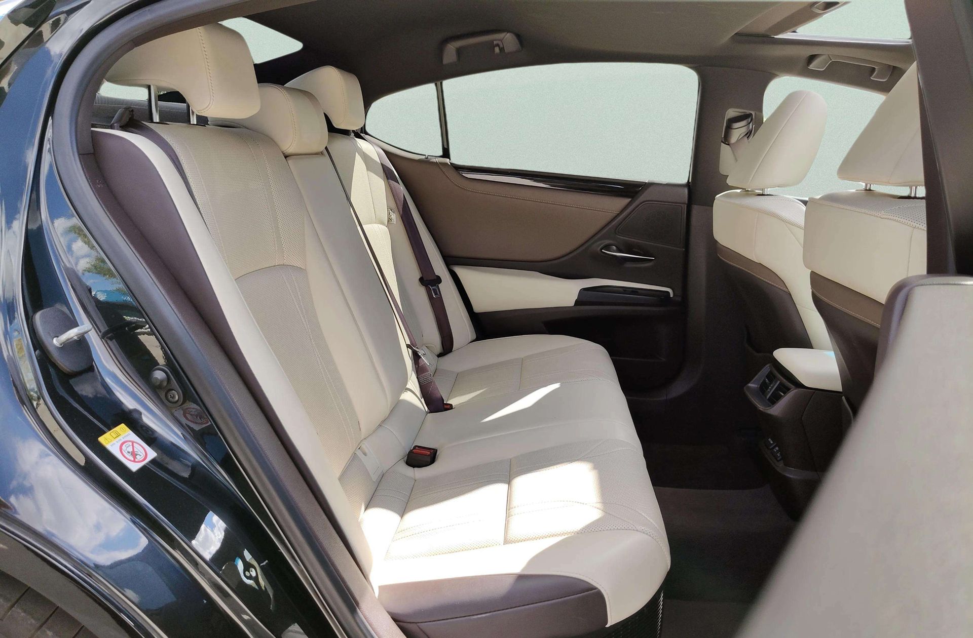 Lexus ES 300h Executive - foto 21