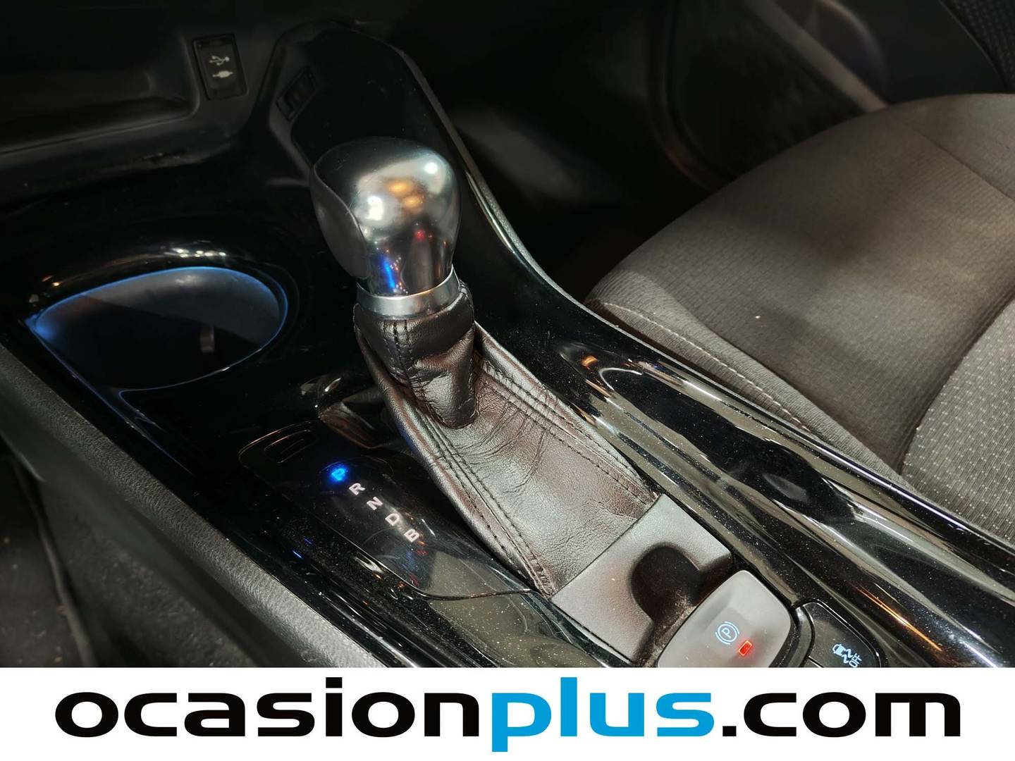 Foto Toyota C-HR Toyota C-HR 1.8 125H Advance (122 CV)