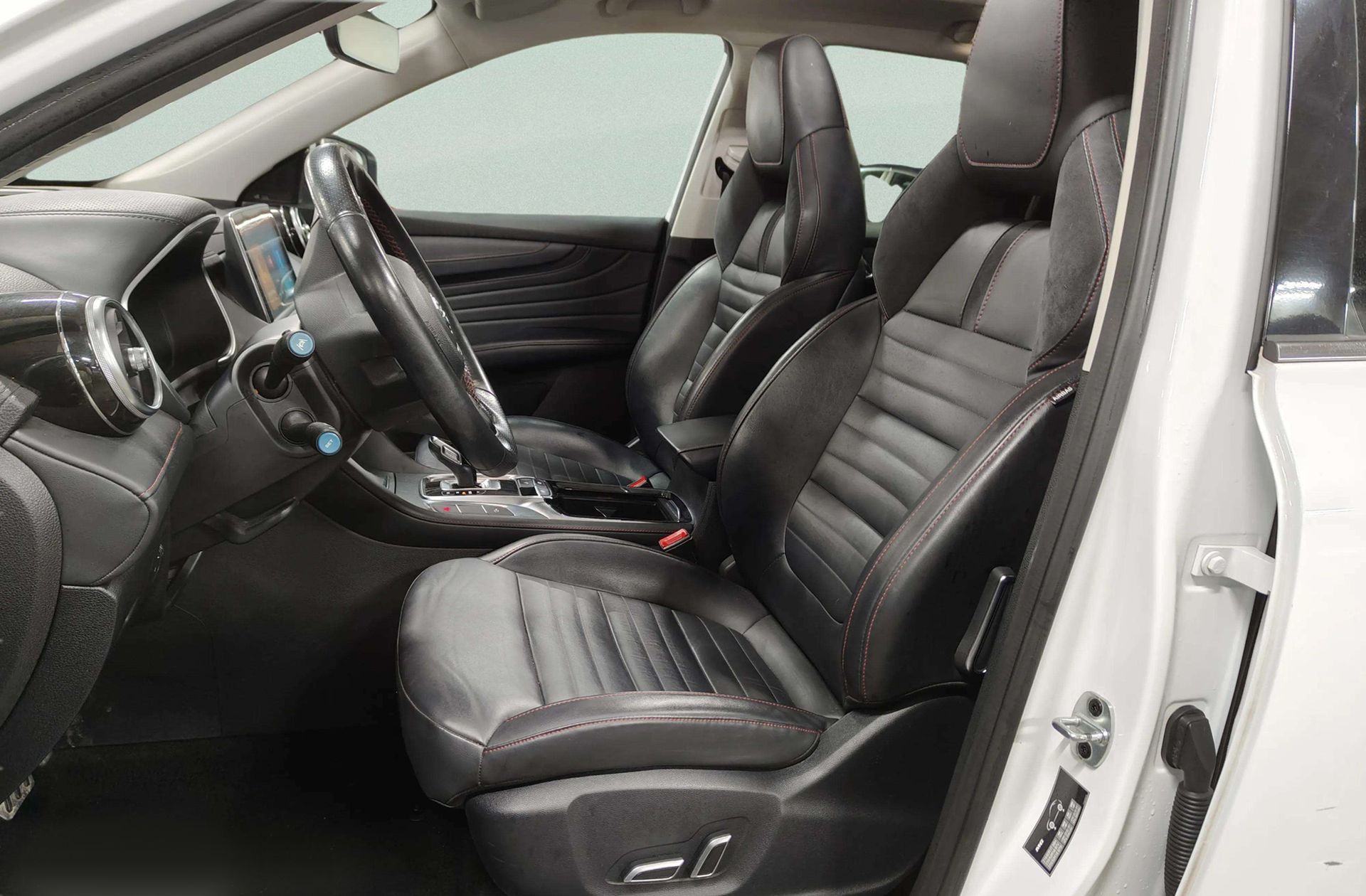 MG HS 1.5 Turbo GDI Luxury DCT - foto 14
