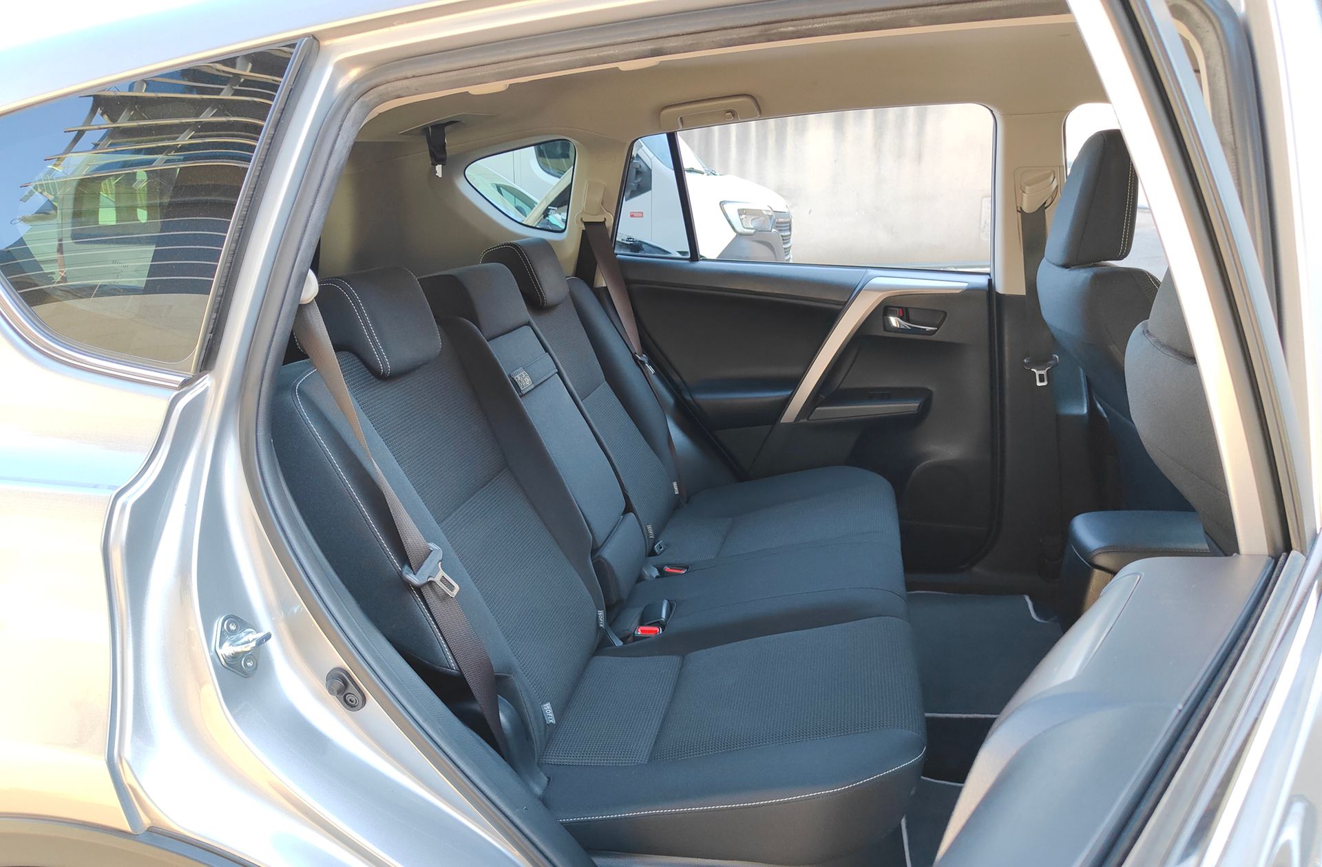 Toyota RAV4 2.5l hybrid Advance 2WD - foto 17
