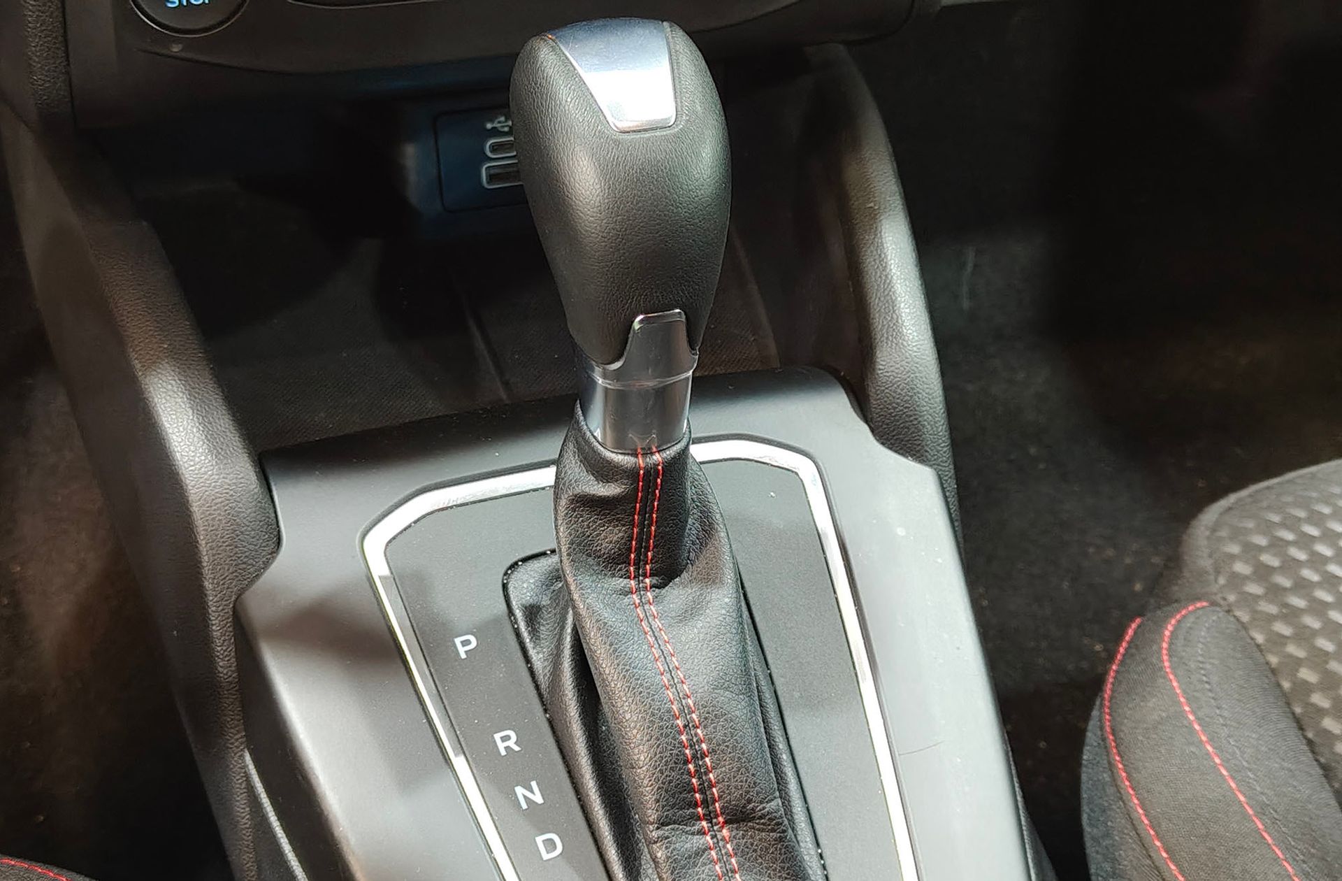 Ford Focus 1.0 EcoBoost MHEV ST-Line - foto 6