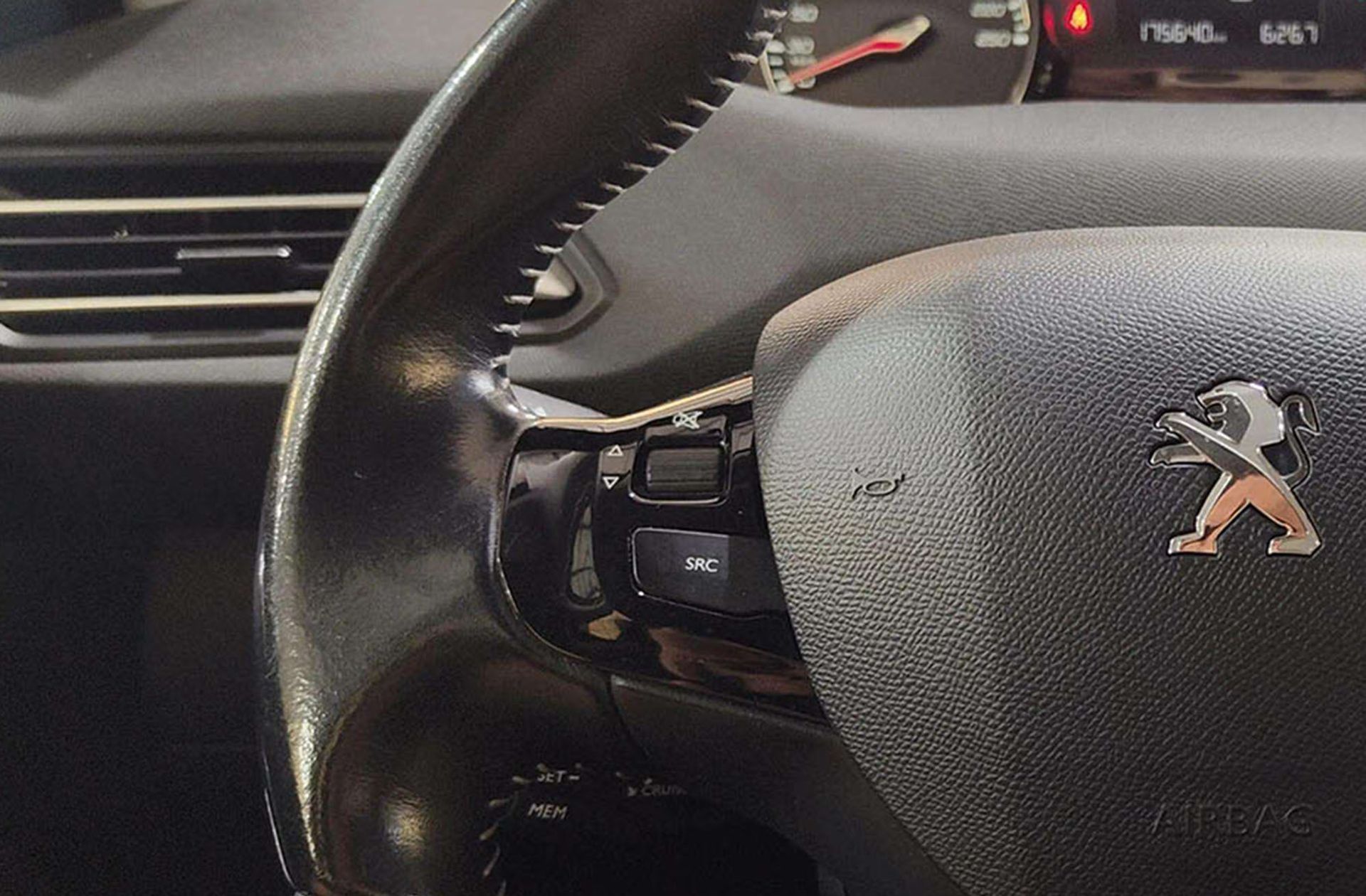 Peugeot 308 SW 2.0 BlueHDi Allure EAT6 - foto 26