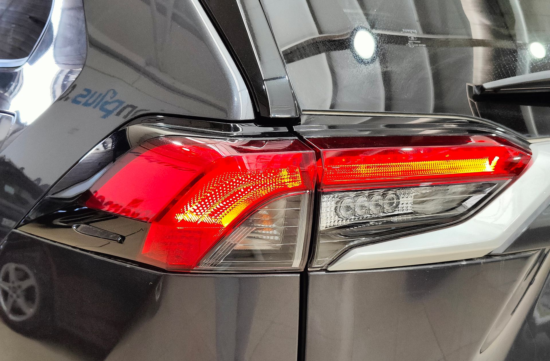 Toyota RAV4 2.5l Hybrid Luxury - foto 16