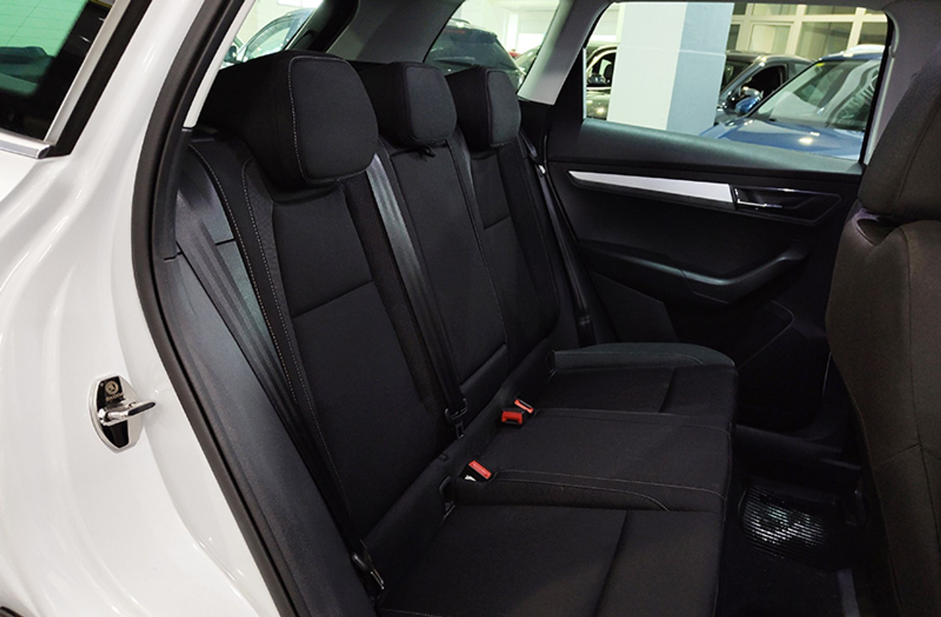 Škoda Karoq 1.0 TSI Ambition - foto 17