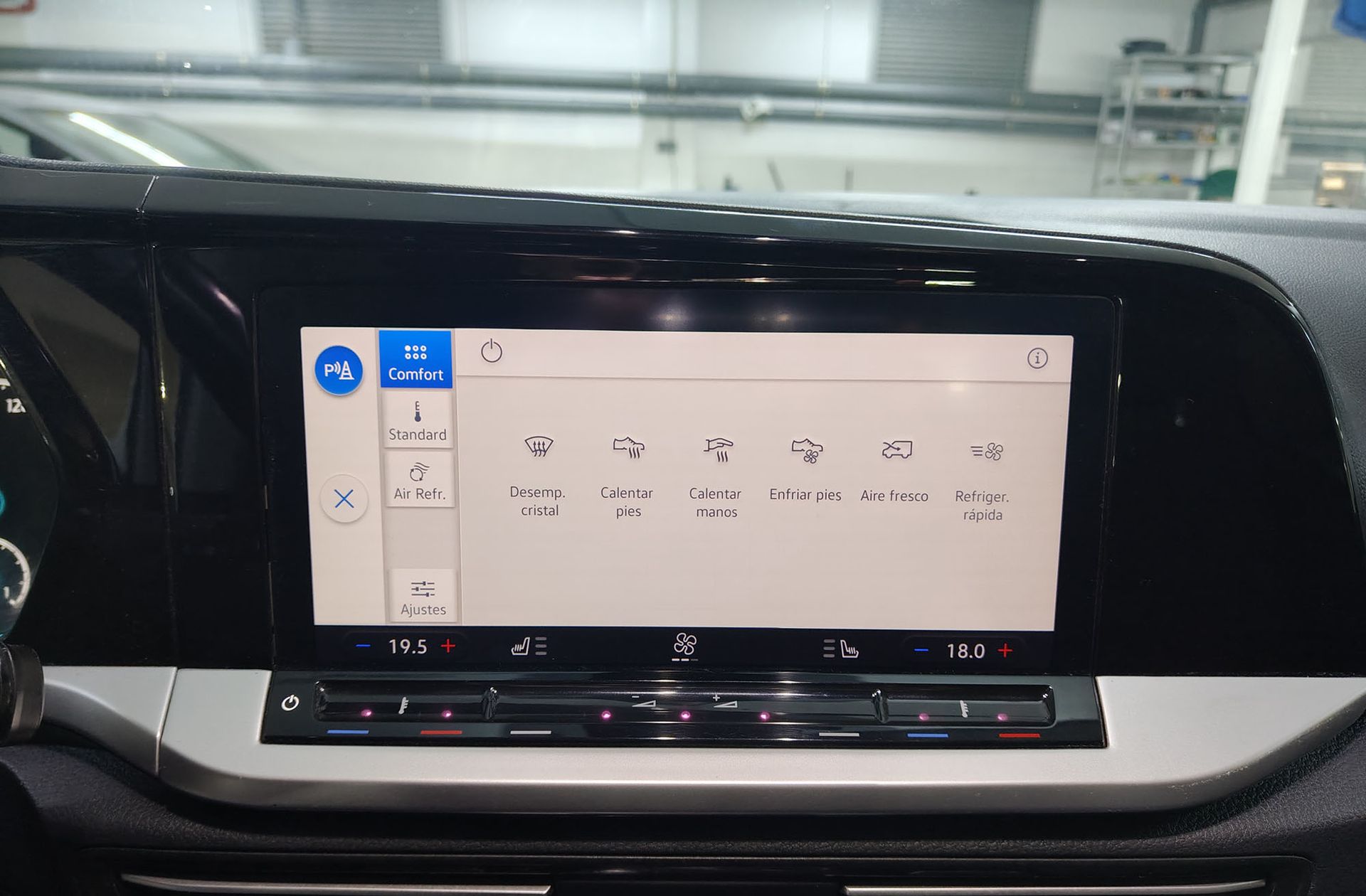 Ford Grand Tourneo Connect 1.5 EcoBoost Titanium - foto 29