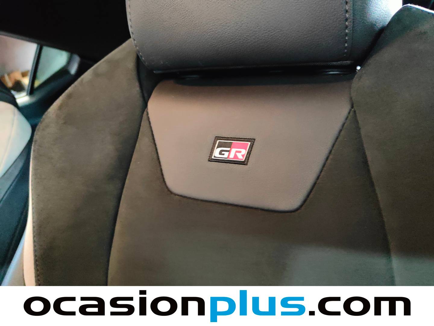 Extras y acabados del Toyota C-HR Toyota C-HR 180H GR Sport (184 CV)