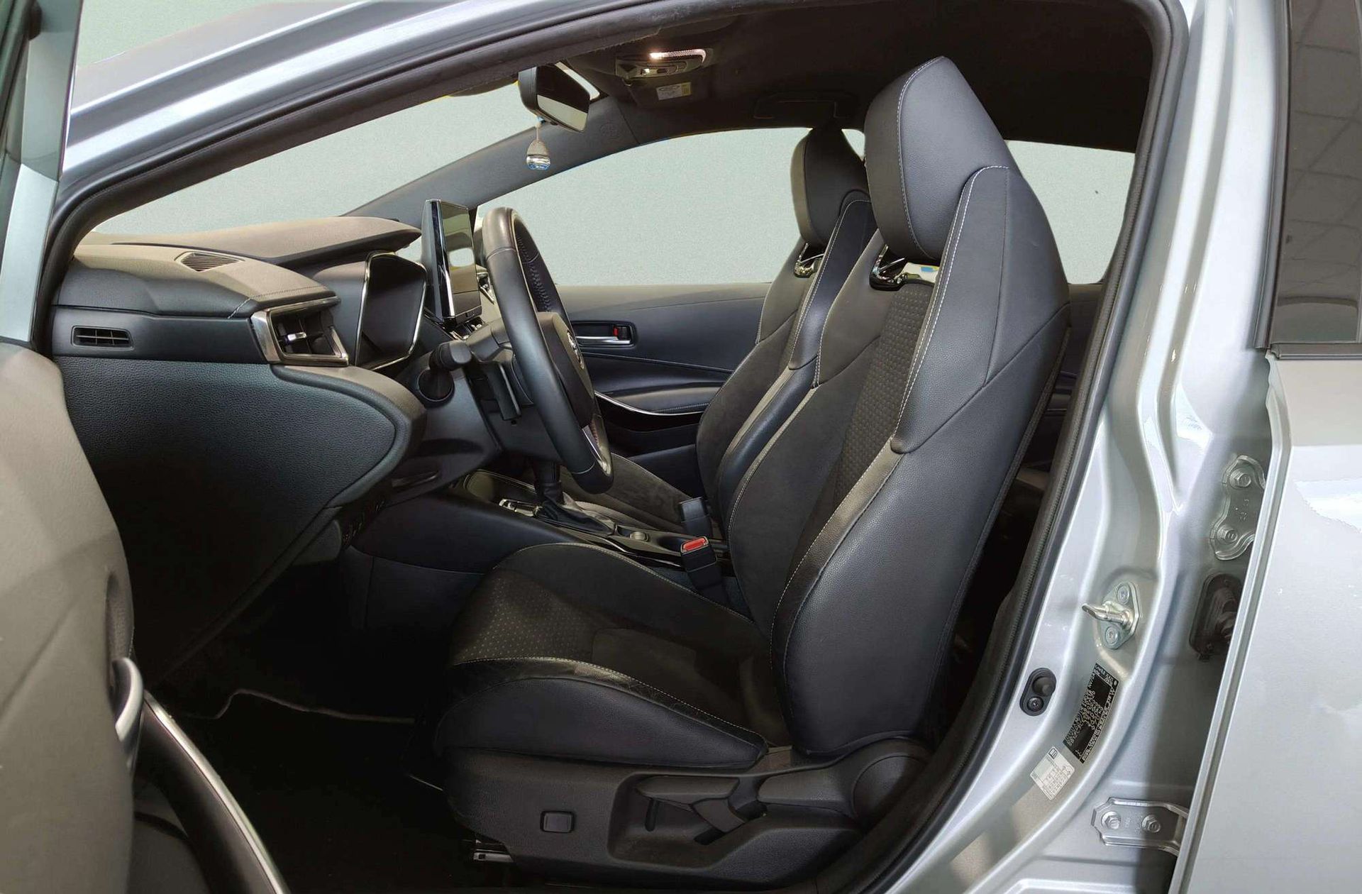 Toyota Corolla 200H Touring Sport Style Edition - foto 14