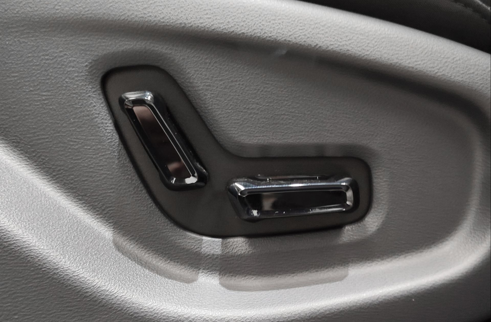 Geely Starray EM-i 1.5 PHEV Pro - foto 25