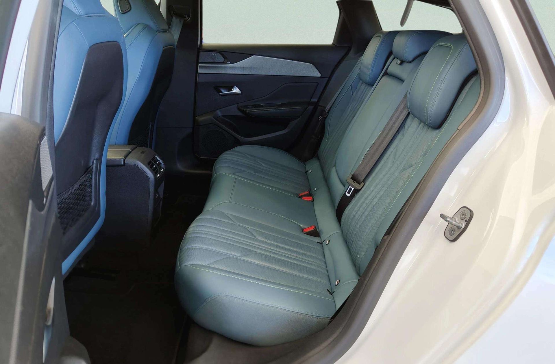 Peugeot 308 SW Hybrid 225 GT Pack eEAT8 - foto 16