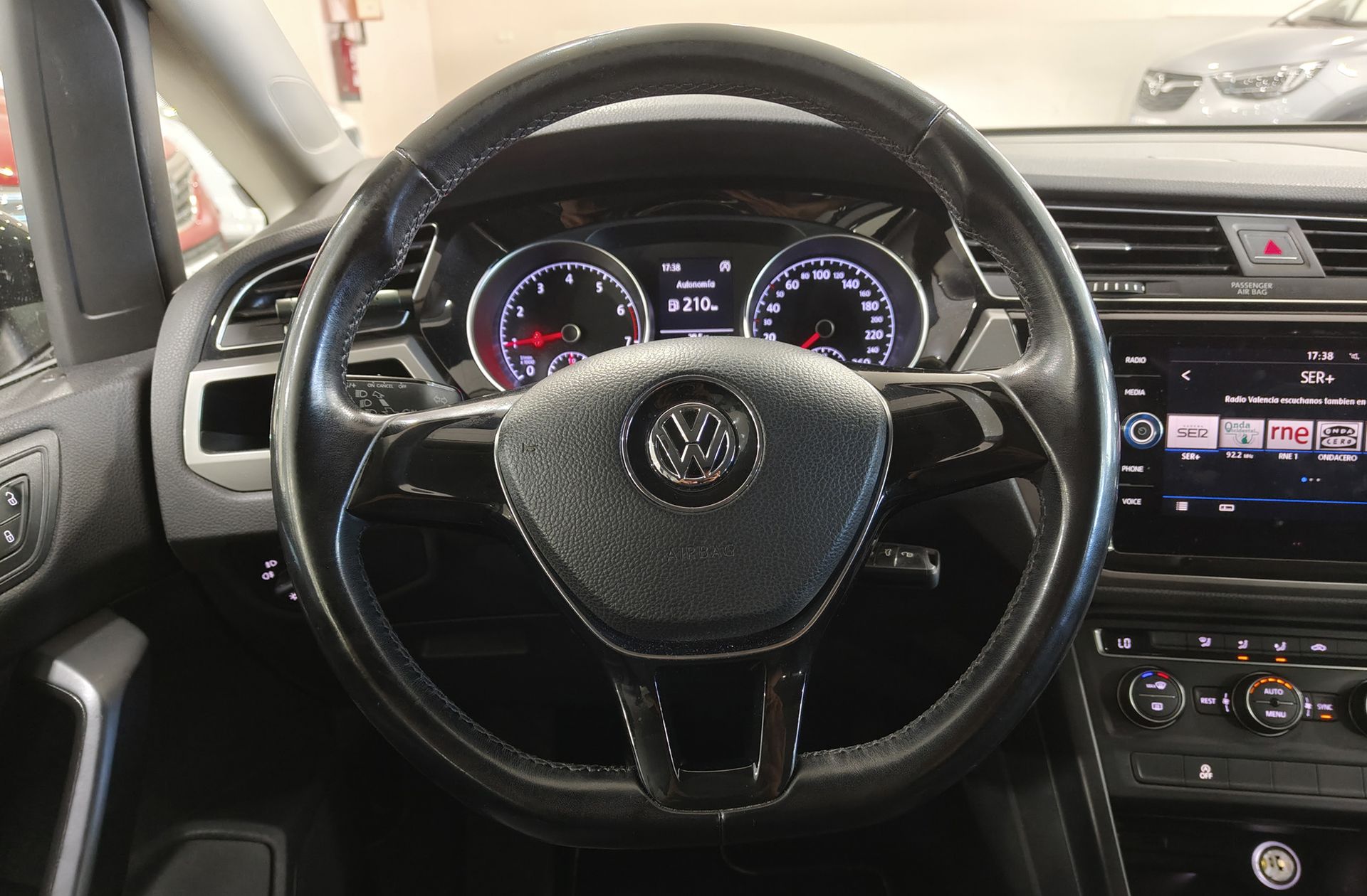 Volkswagen Touran 1.2 TSI Edition BMT 7 plazas - foto 23