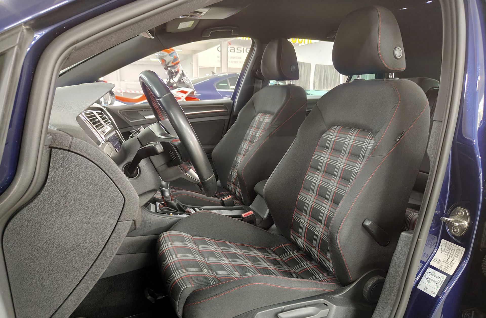 Volkswagen Golf GTI Performance 2.0 TSI DSG - foto 12