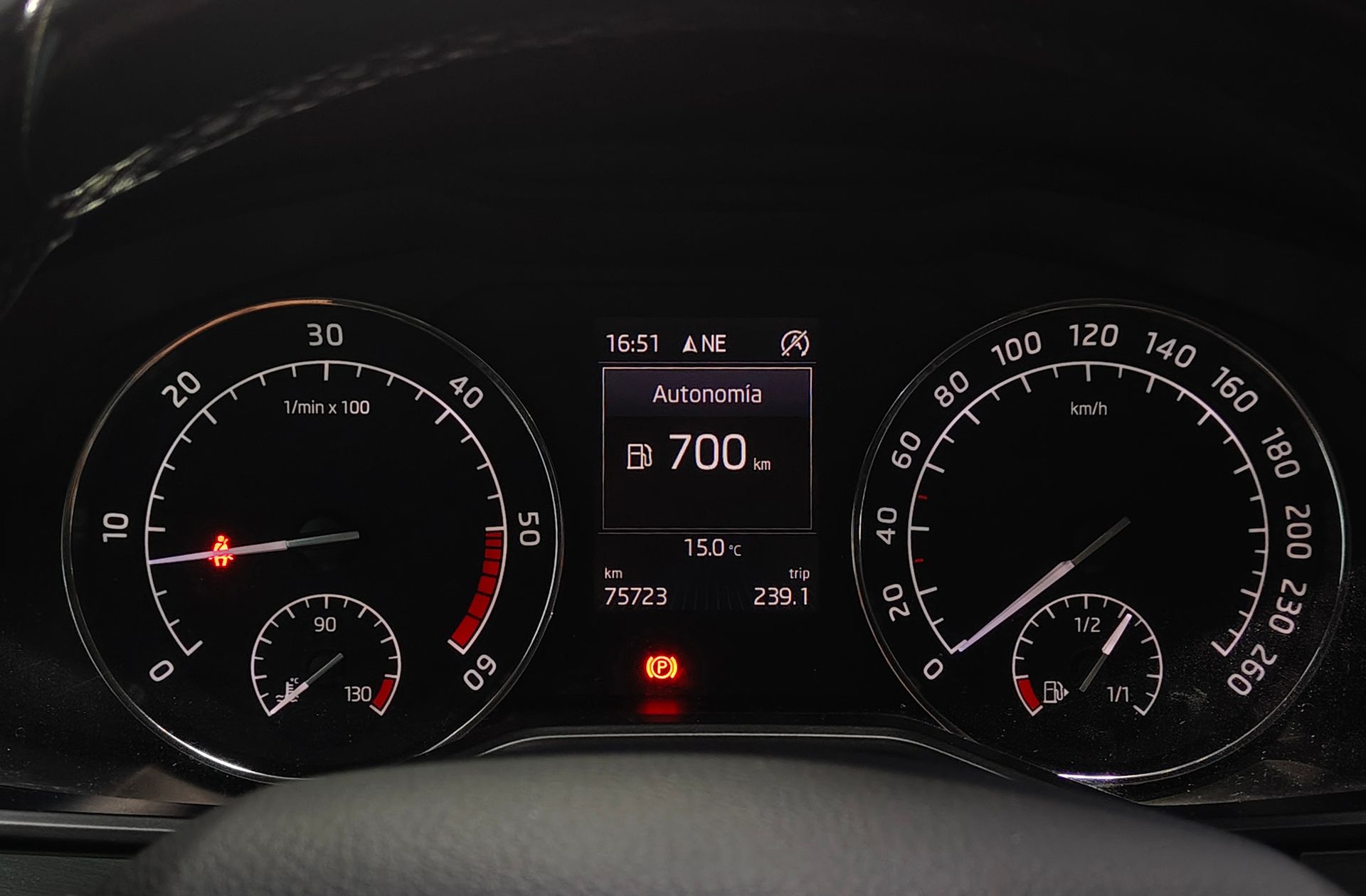 Škoda Superb 1.6 TDI CR Ambition - foto 23