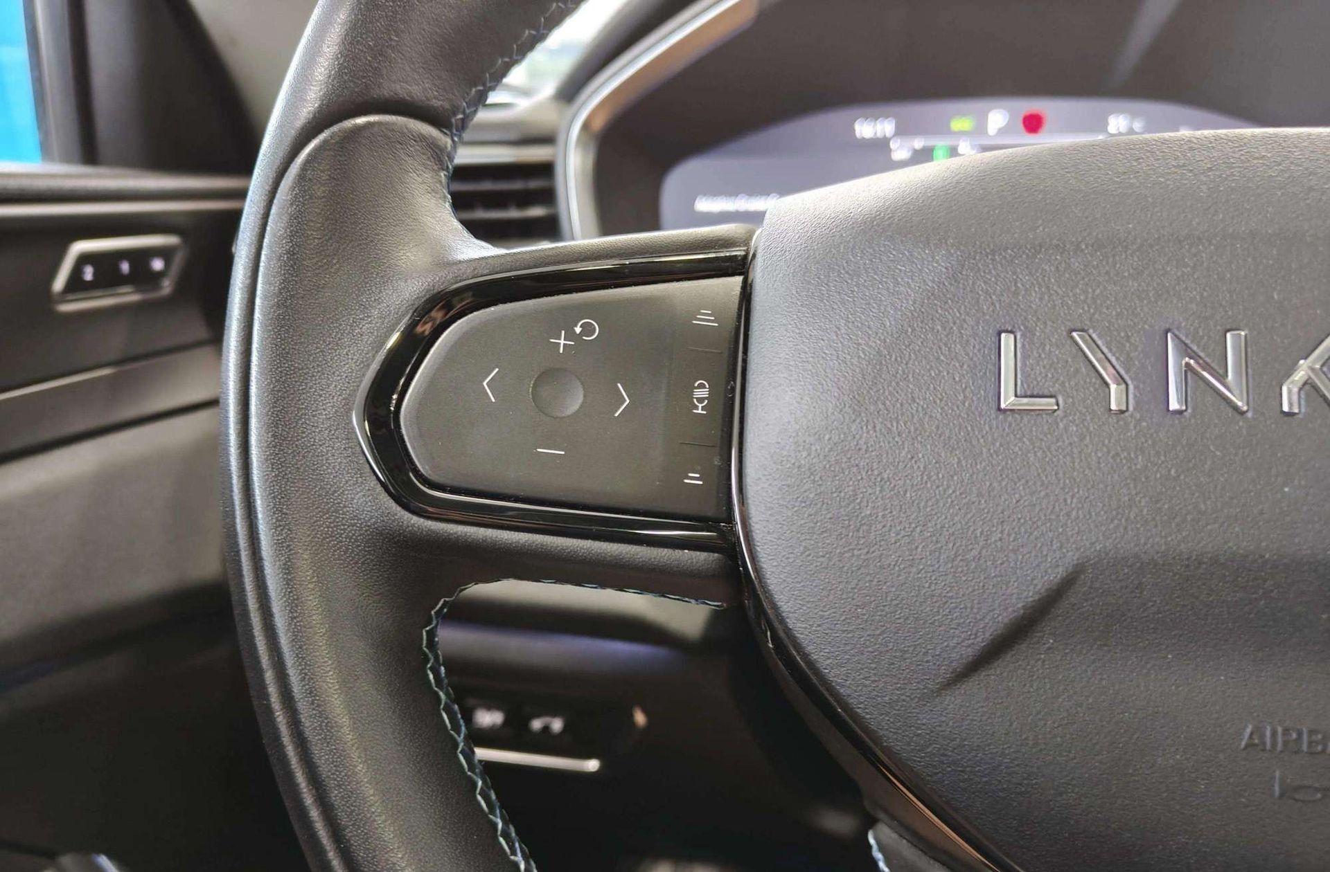 Lynk & Co 01 1.5 PHEV - foto 32