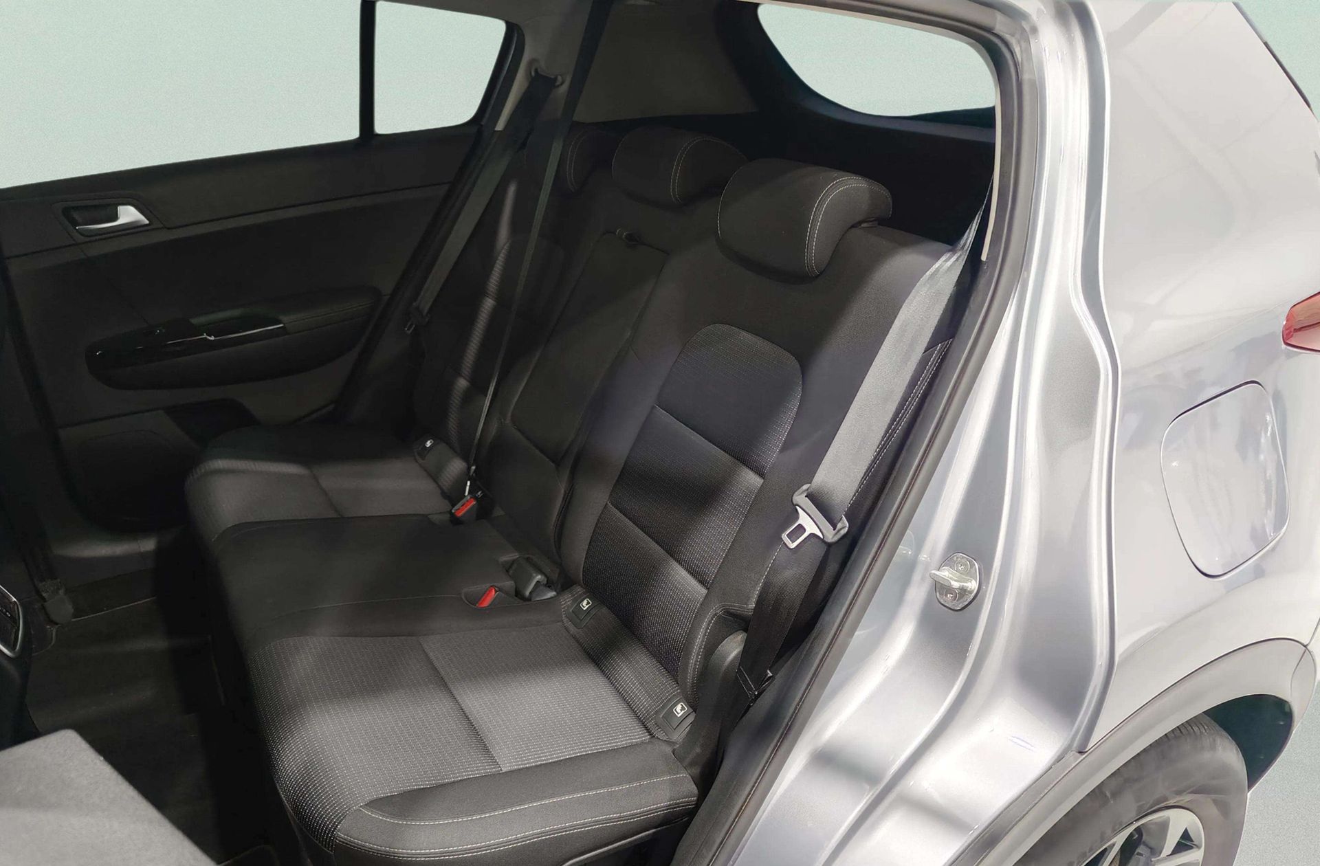 Kia Sportage 1.6 MHEV Black Edition - foto 14
