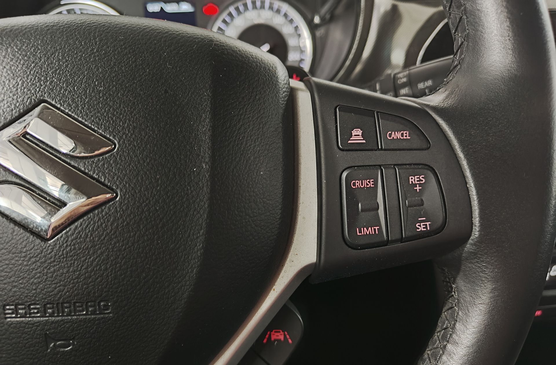 Suzuki Vitara 1.5 Hybrid GLX Strong 4WD - foto 29