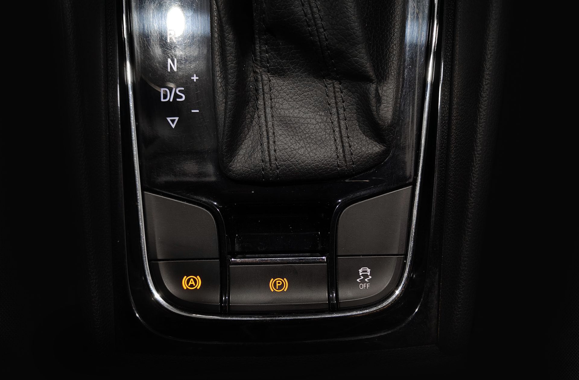 Škoda Karoq 2.0 TDI Ambition 4x4 DSG - foto 30