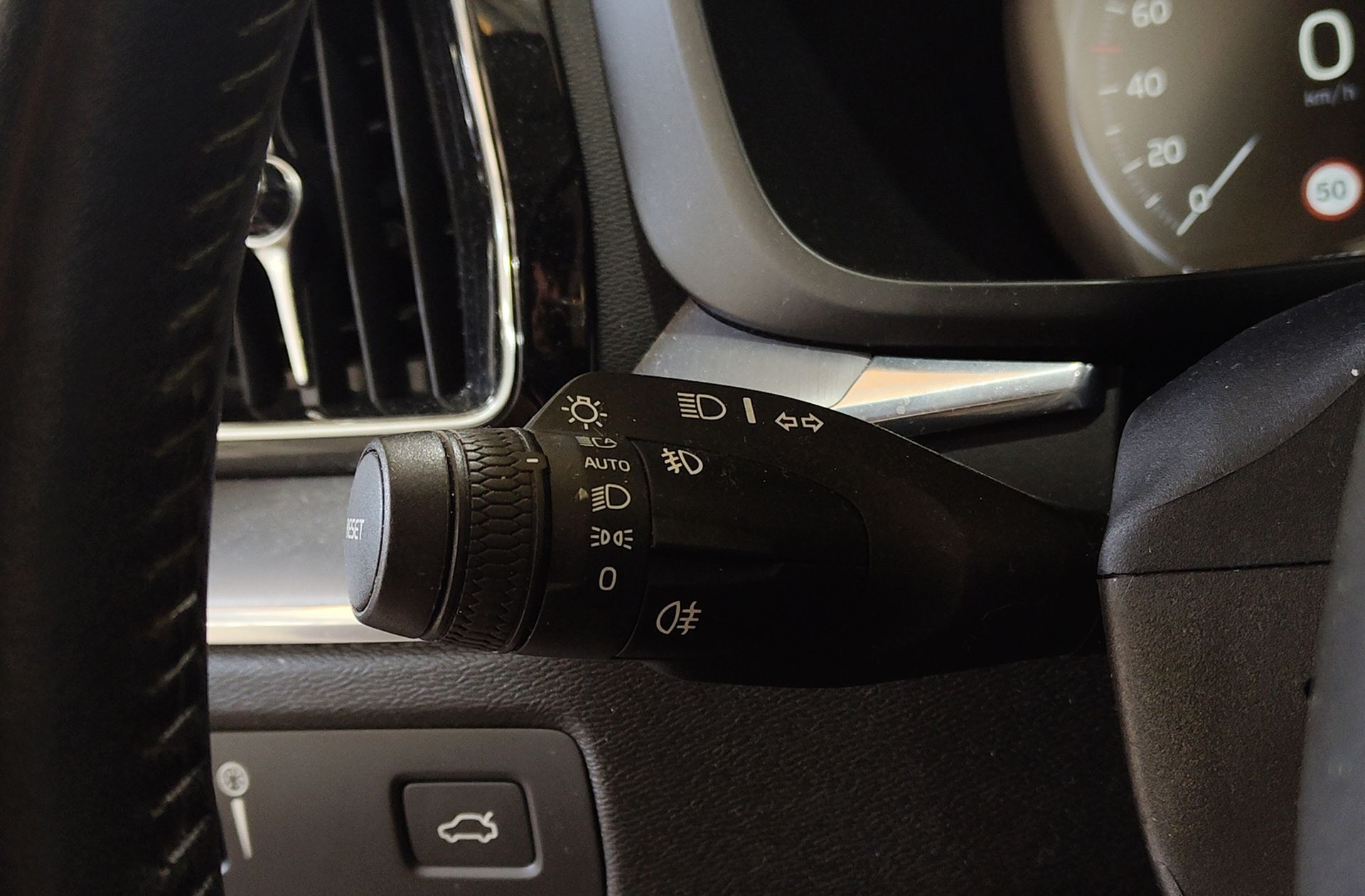 Volvo XC60 D4 Business Plus - foto 28