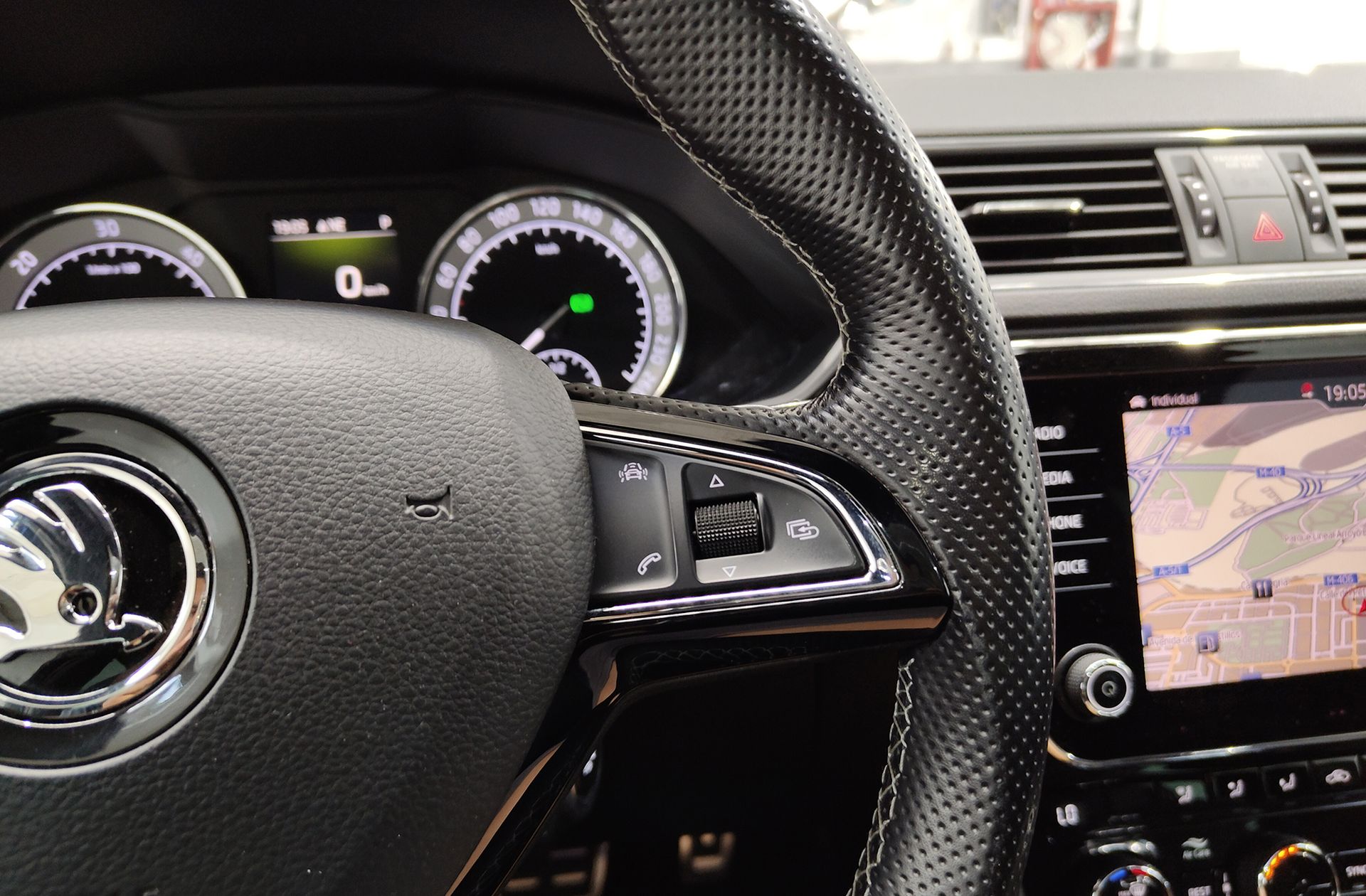 Škoda Superb Combi 2.0 TDI Sport Line DSG - foto 34