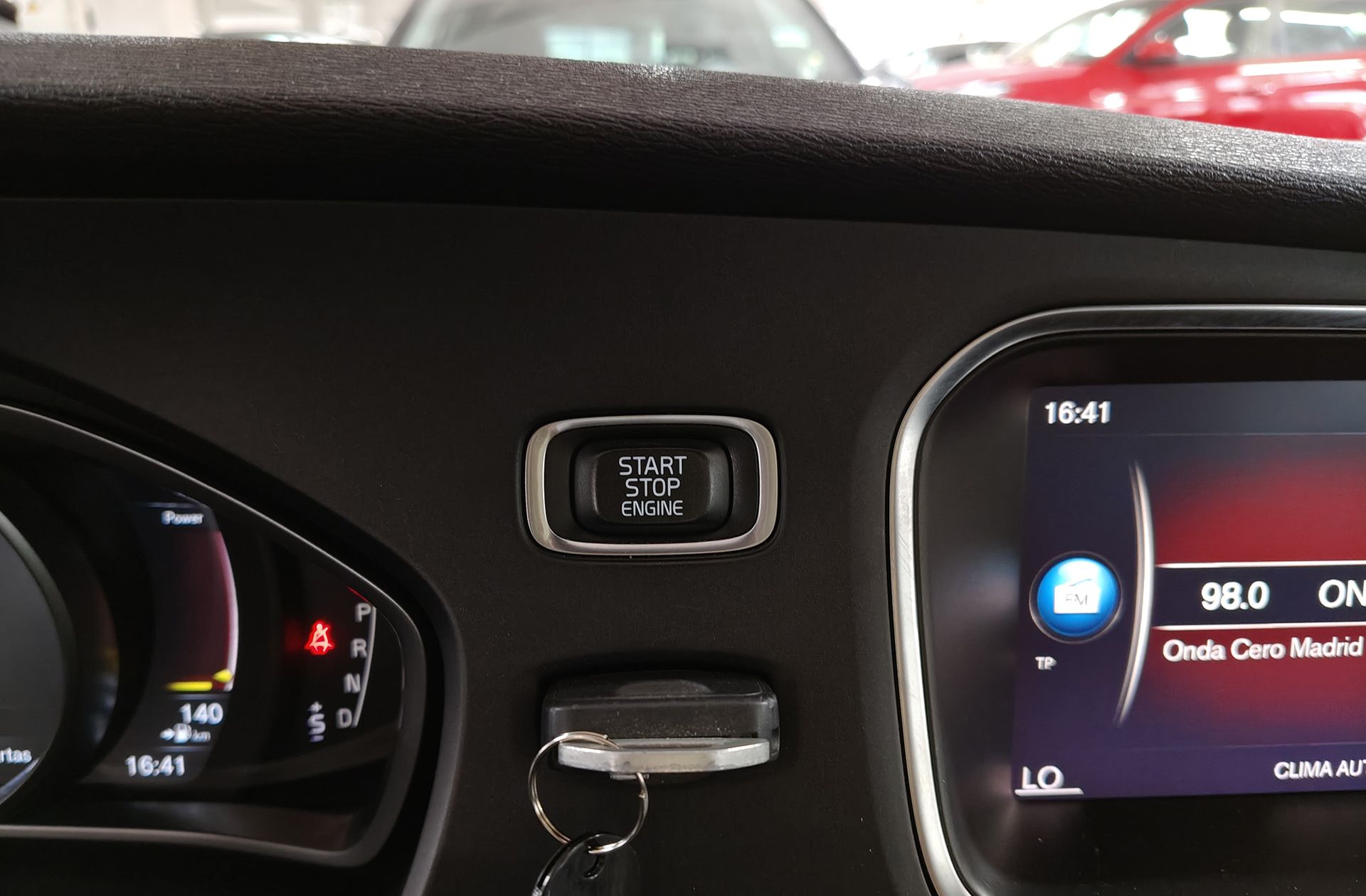 Volvo V40 D4 R-Design Momentum - foto 32