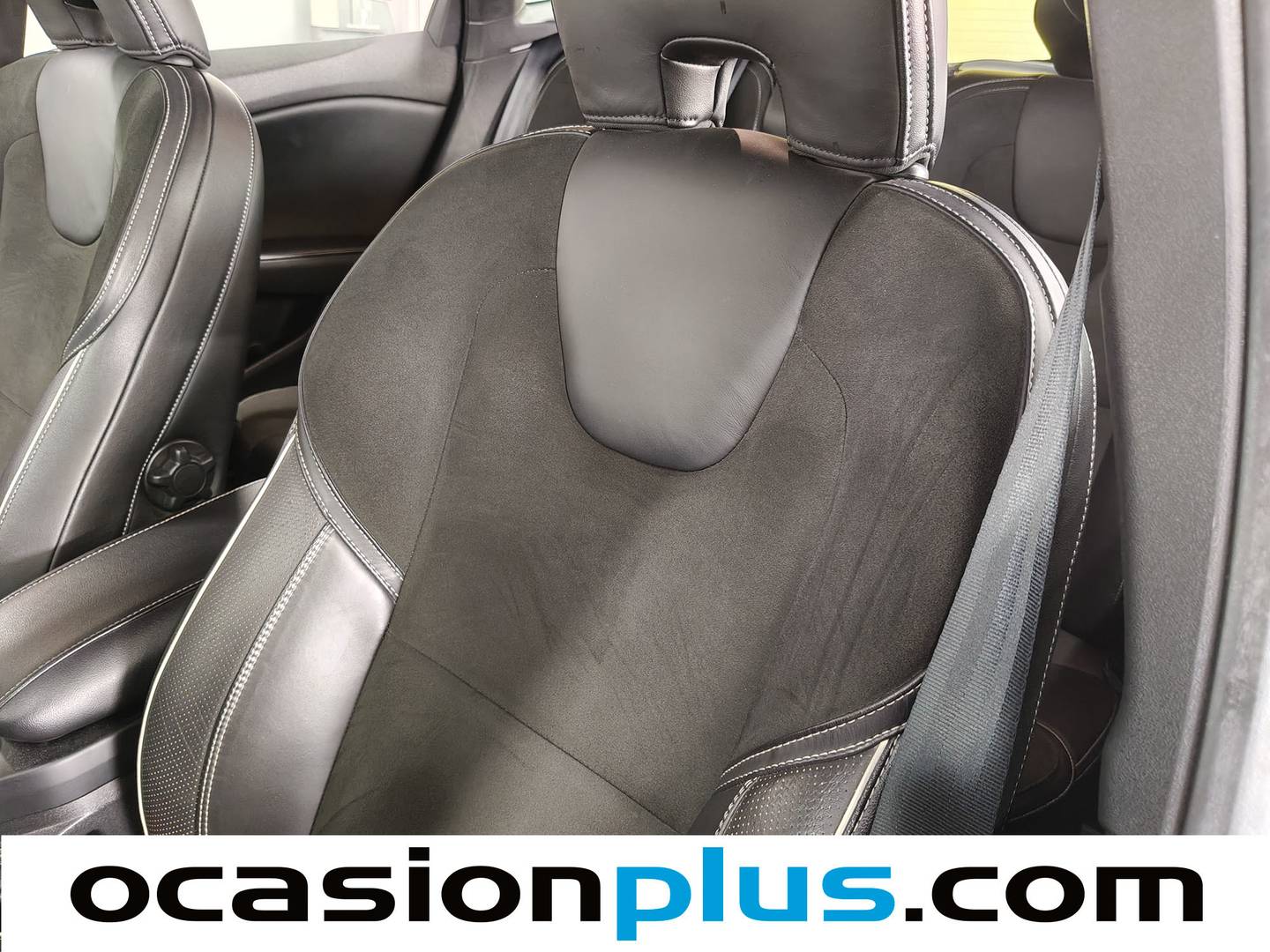 Extras y acabados del Volvo V40 Volvo V40 D2 R-Design Momentum (120 CV)
