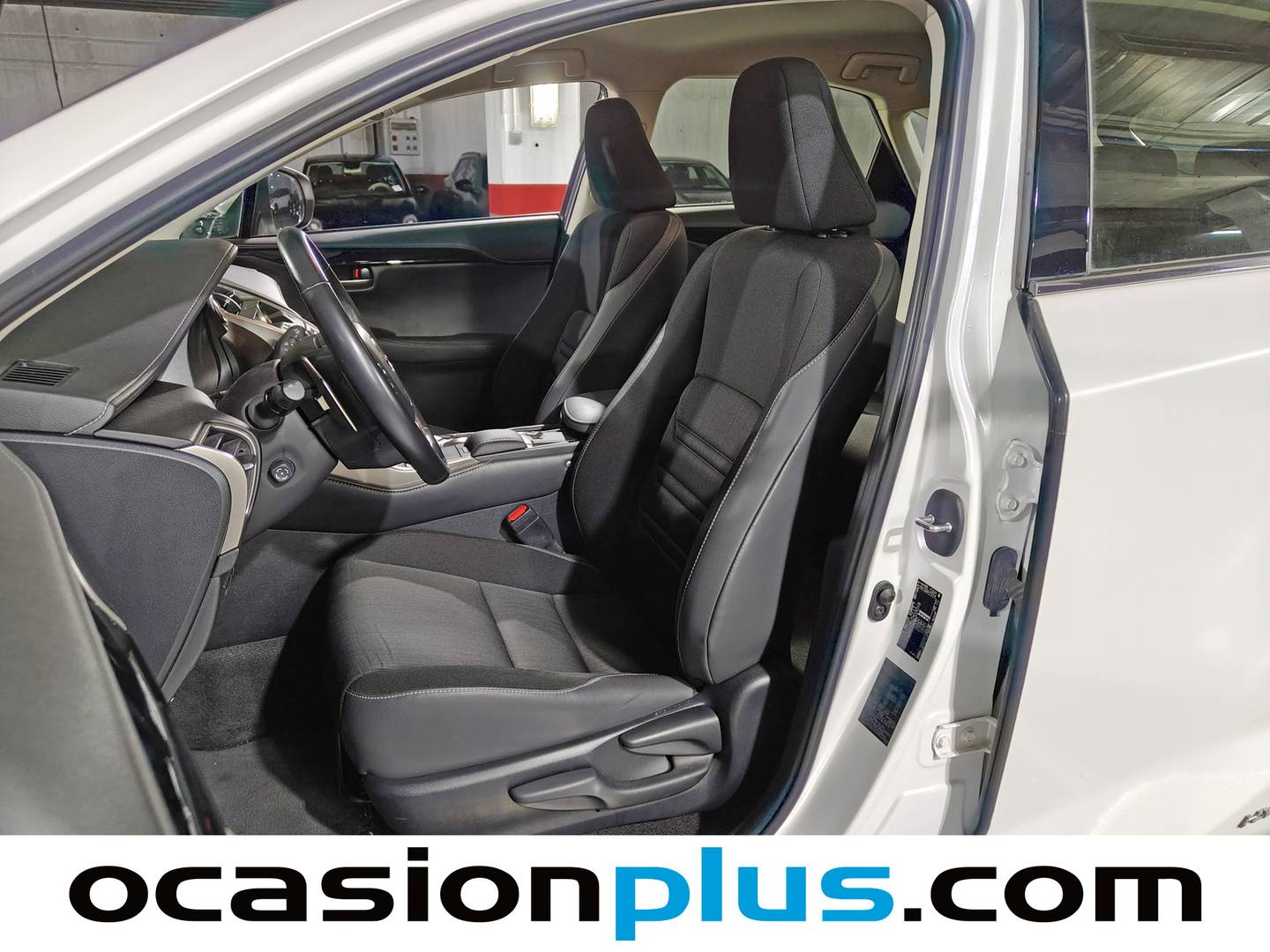 Foto Lexus NX Lexus NX 300h Business 2WD (197 CV)