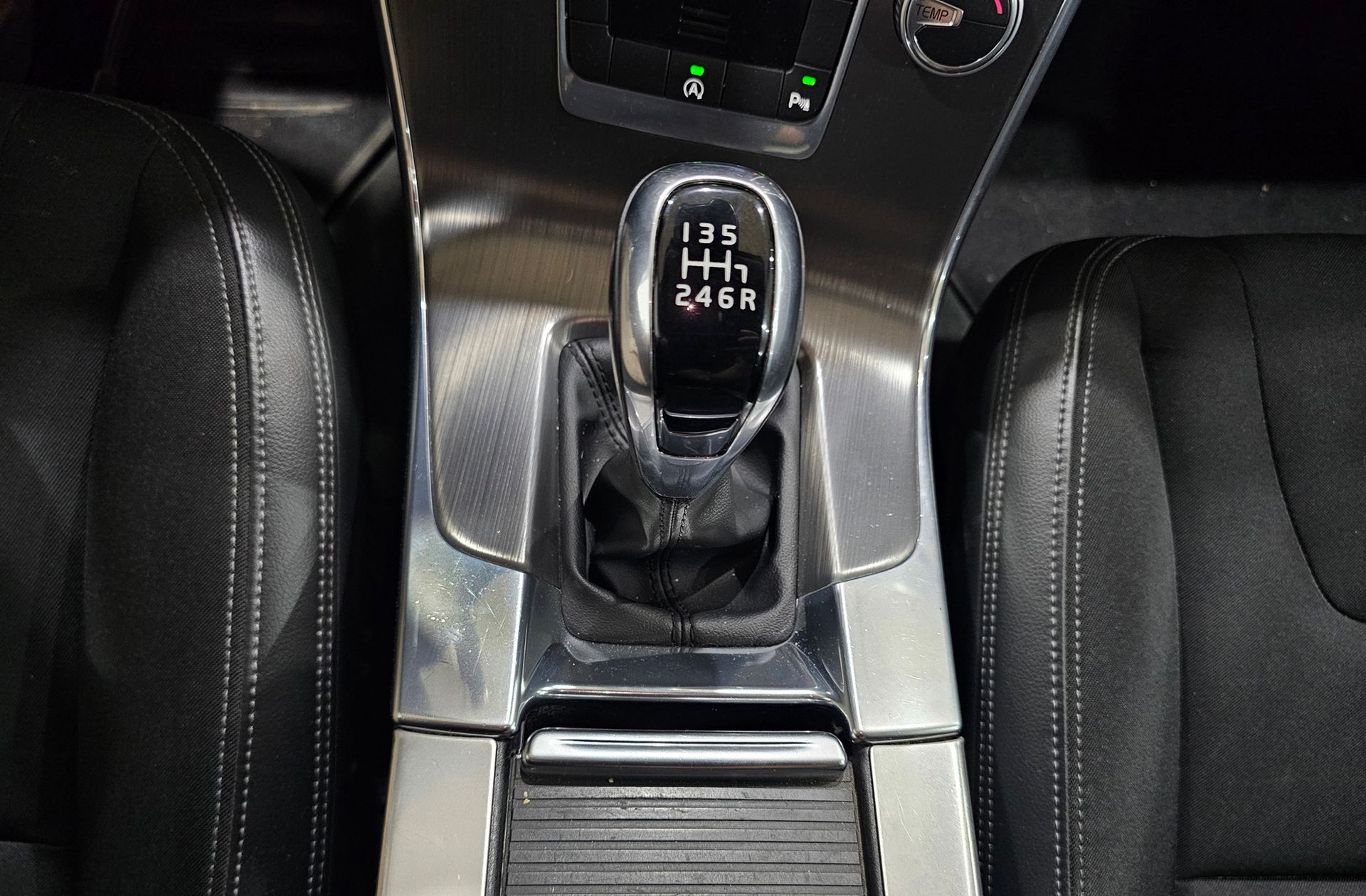 Volvo V60 D2 Momentum - foto 5