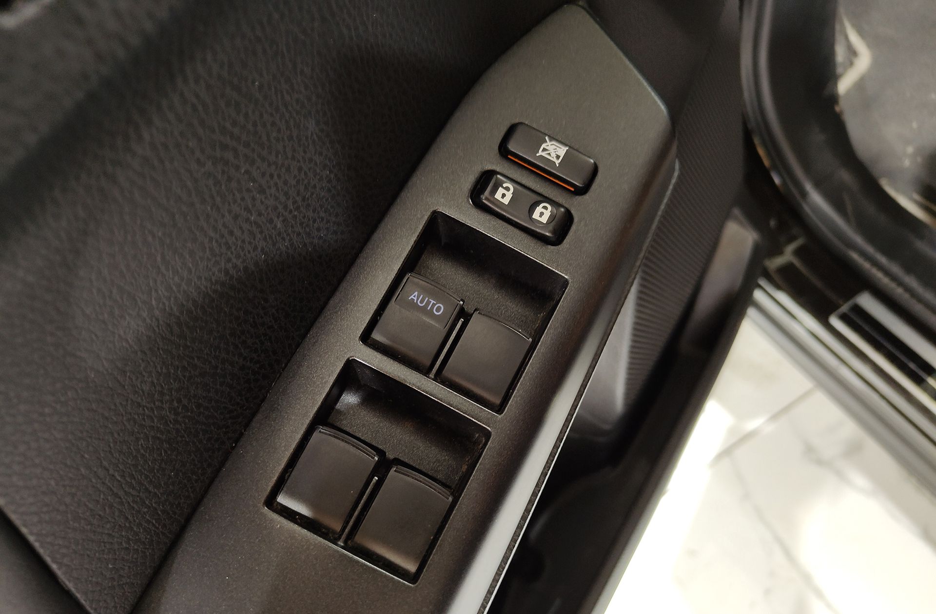 Toyota RAV4 2.5l hybrid Advance 2WD - foto 32