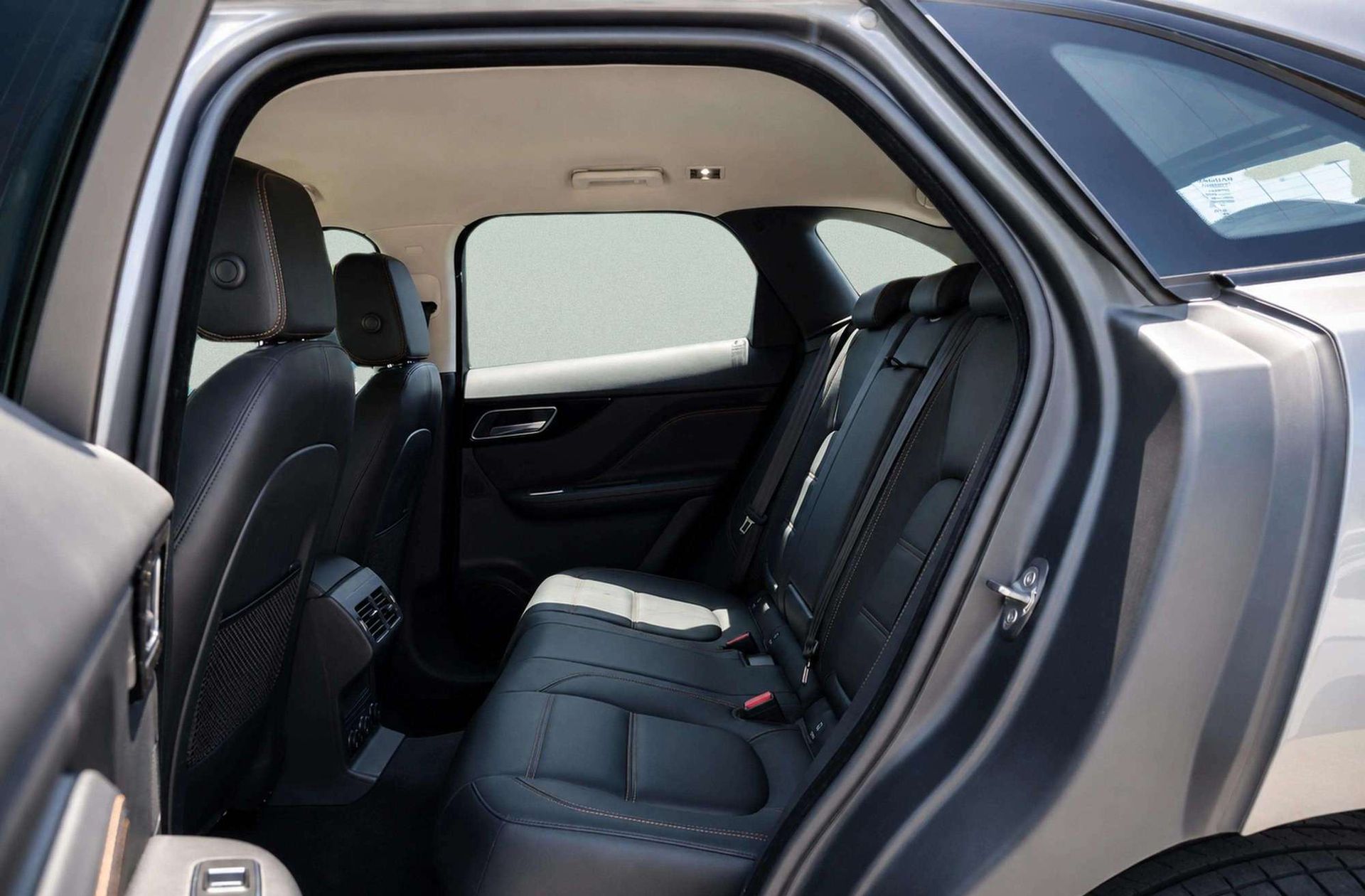 Jaguar F-Pace 2.0L i4D Prestige AWD - foto 13