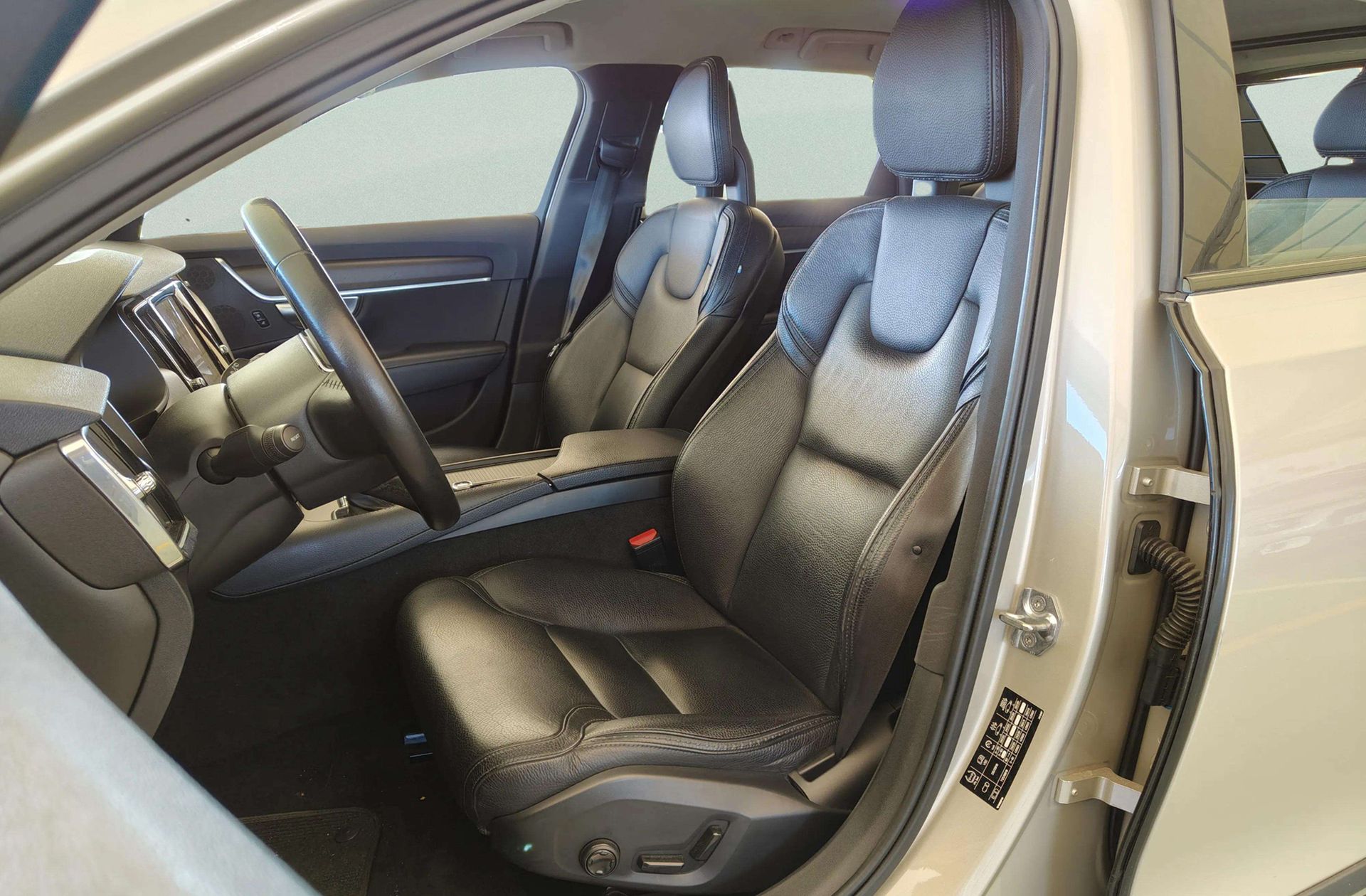 Volvo V90 D5 AWD - foto 15