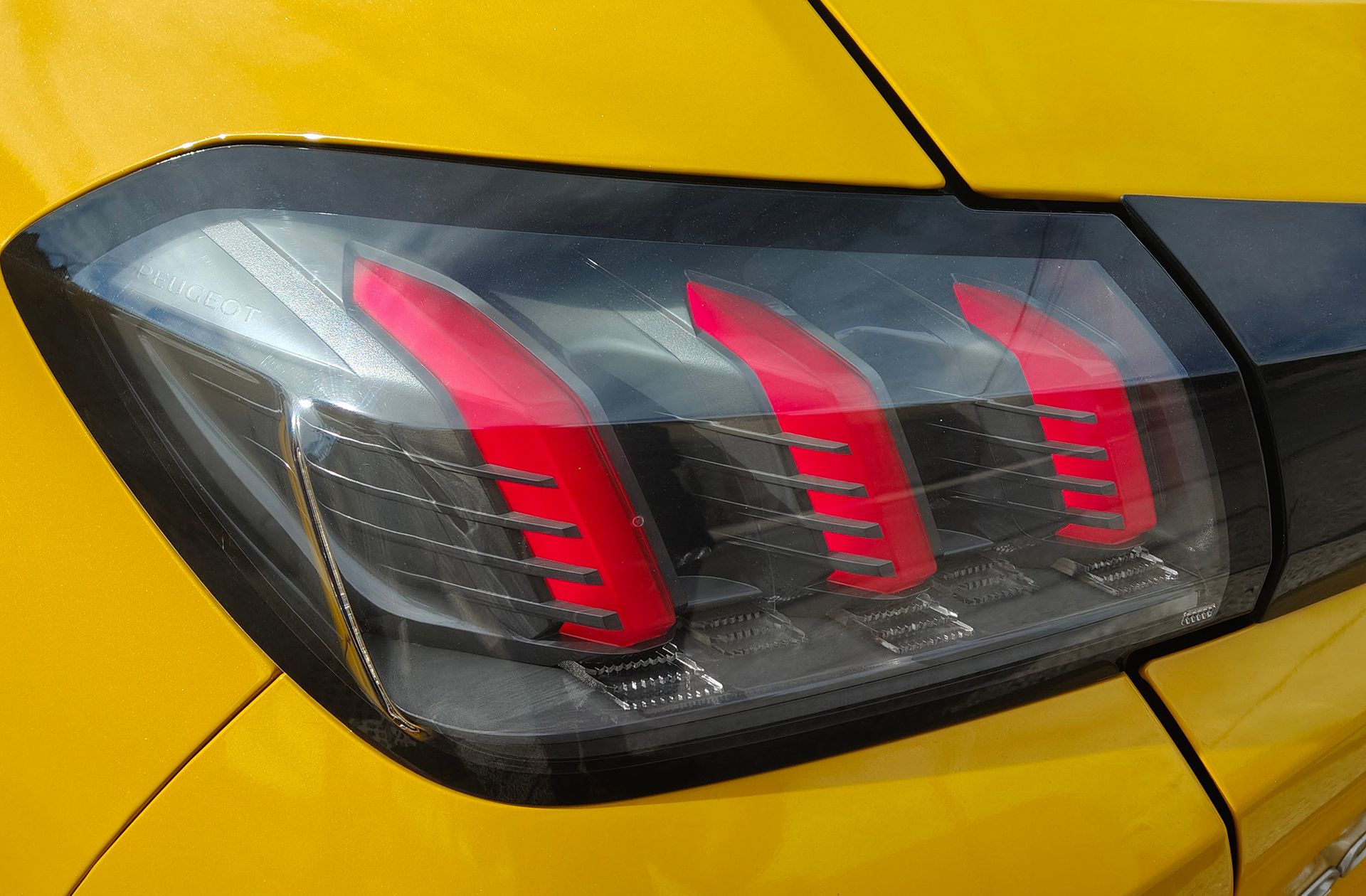 Peugeot 208 BlueHDi 100 GT - foto 16