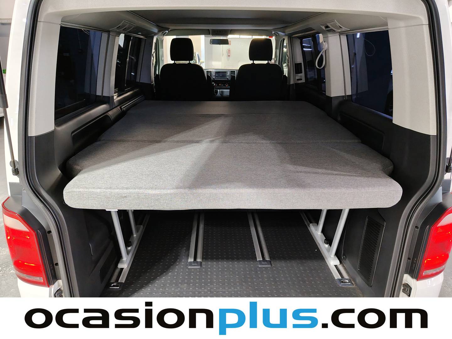 Equipamiento del Volkswagen California Volkswagen California Beach 2.0 TDI BMT (150 CV) SEMI CAMPERIZADA
