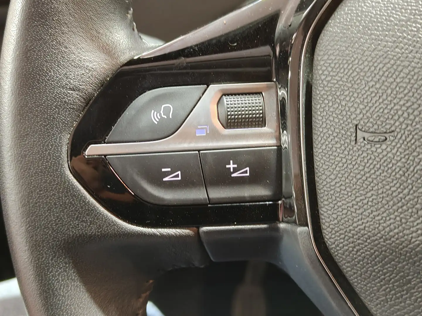 Foto Peugeot 208 Peugeot 208 PureTech 100 Allure (100 CV)