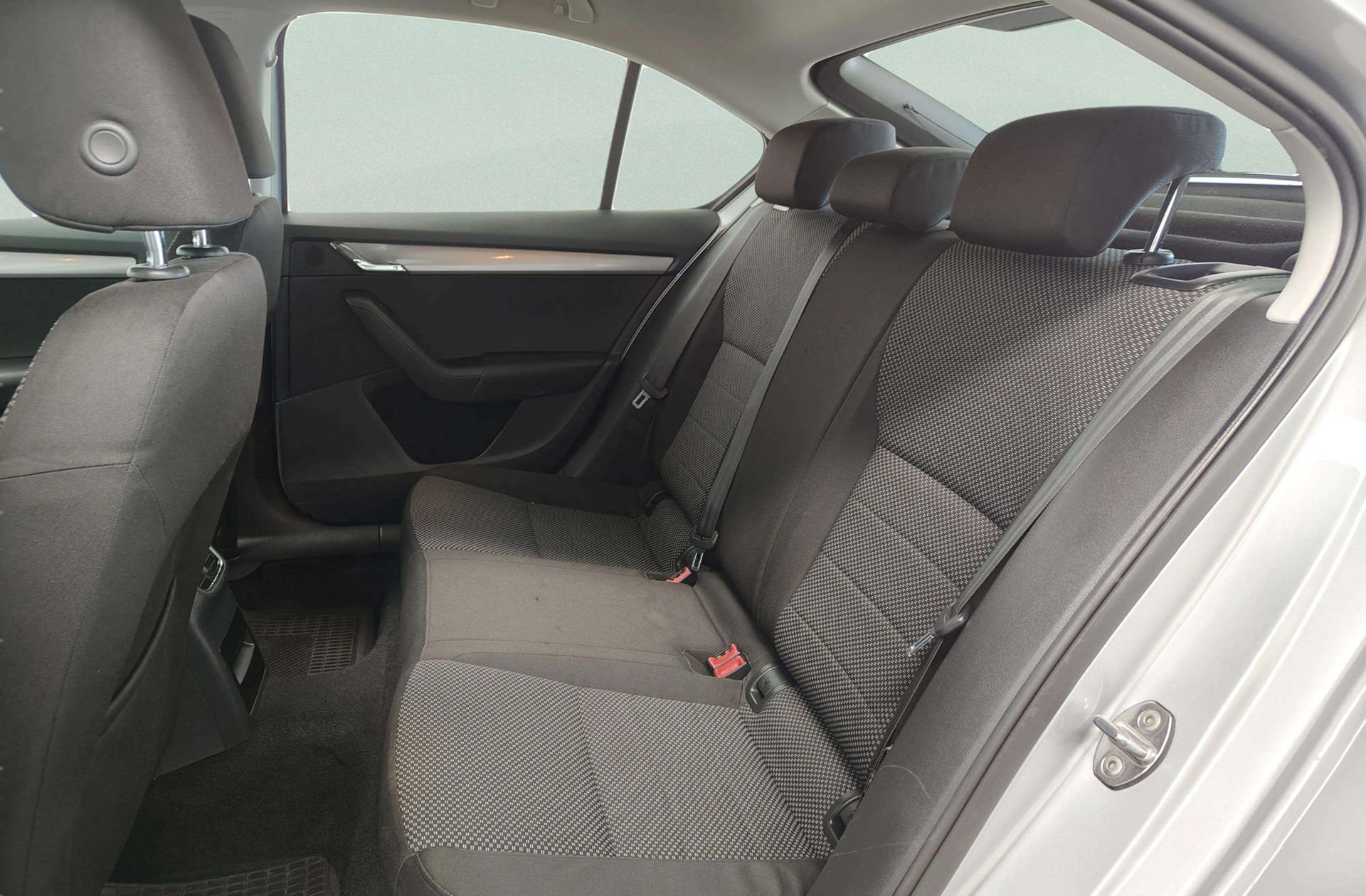 Škoda Octavia 1.6 TDI CR Like DSG - foto 9