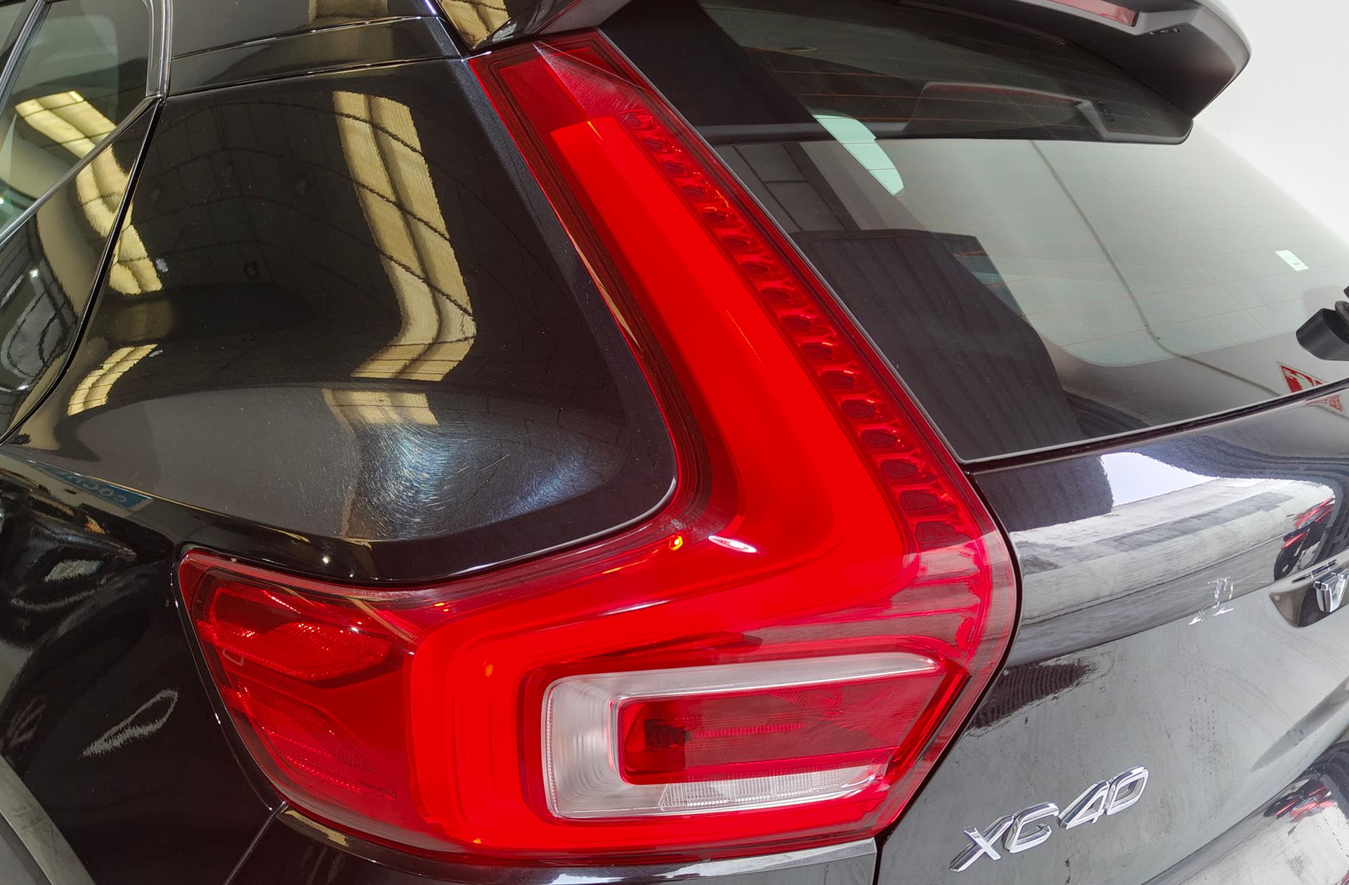 Volvo XC40 B4 G Momentum Pro AWD - foto 17