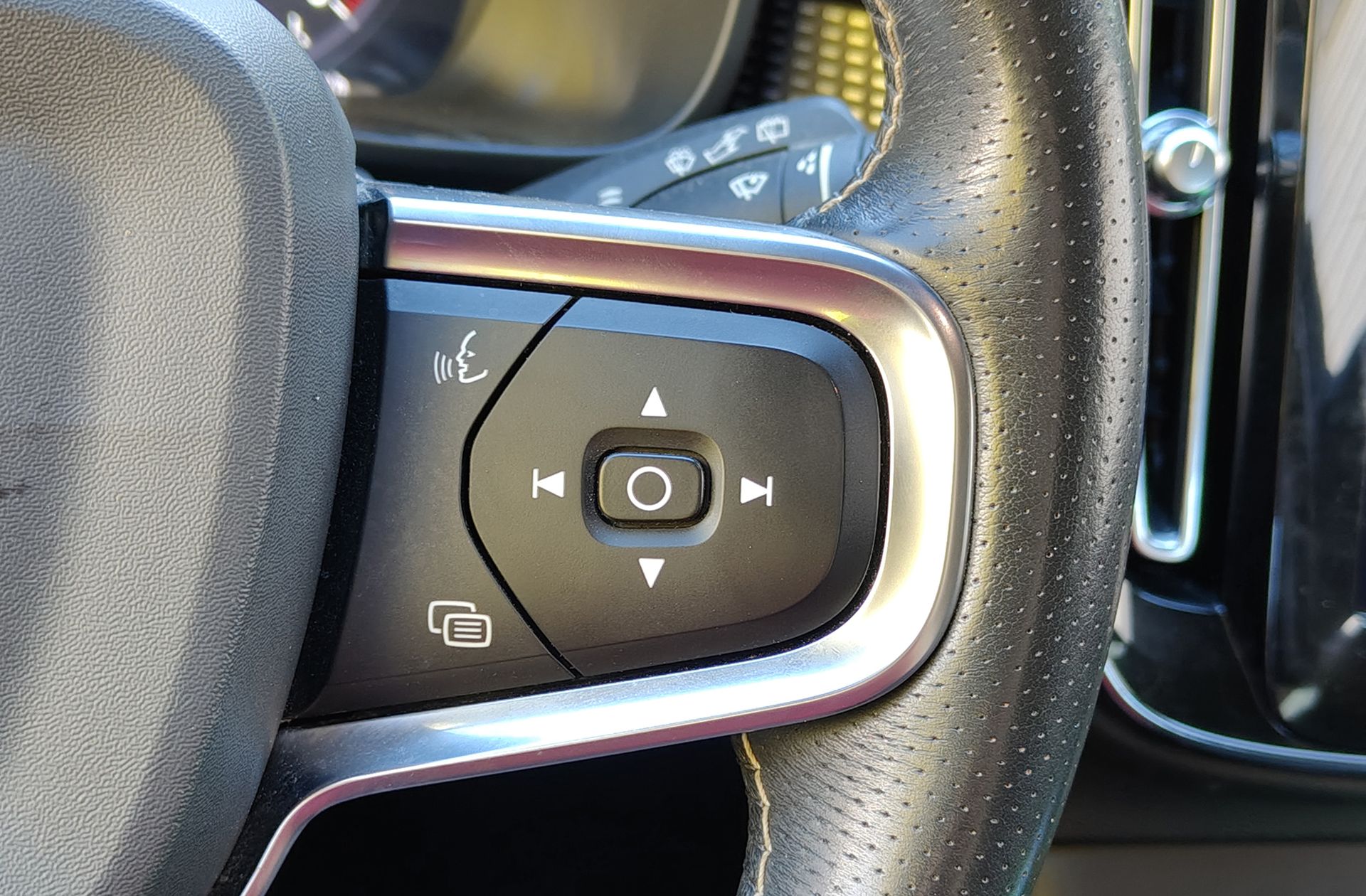 Volvo XC40 D3 R-Design - foto 27