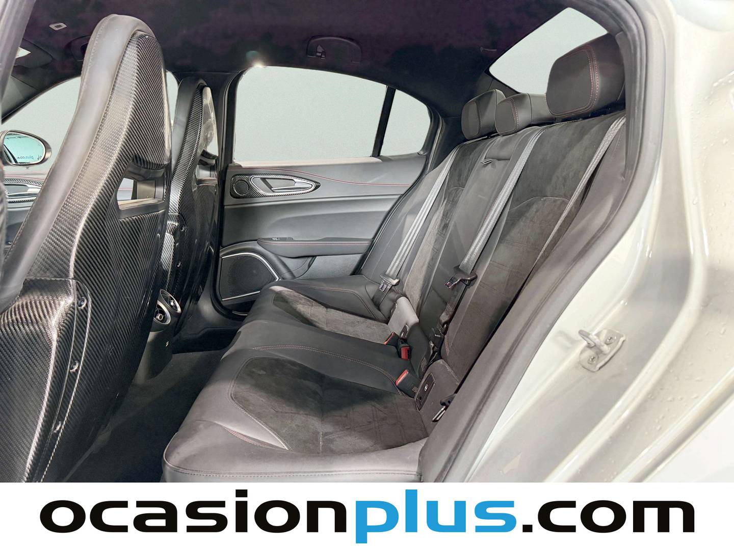 Foto asientos traseros Alfa Romeo Giulia Alfa Romeo Giulia 2.9T V6 Quadrifoglio AT (510 CV)