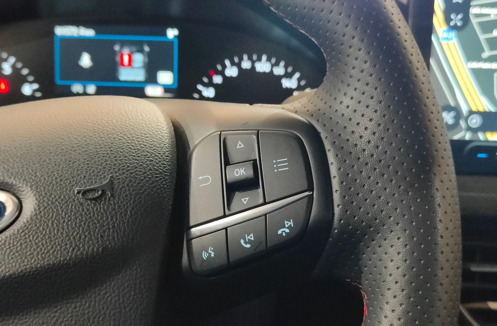 Ford Focus SportBreak 1.0 EcoBoost MHEV ST-Line - foto 27