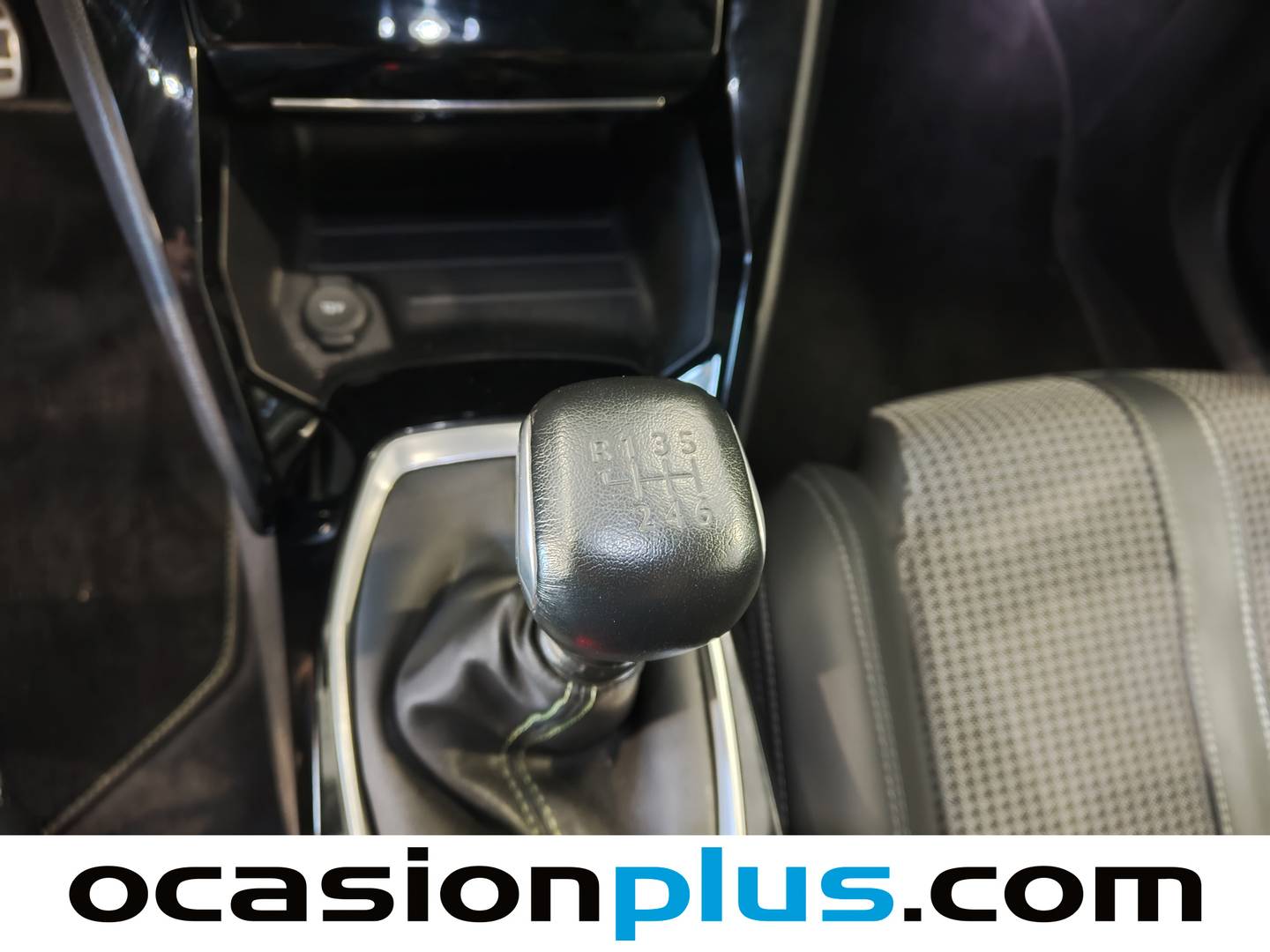 Foto Peugeot 2008 Peugeot 2008 PureTech 130 S&S GT (130 CV)