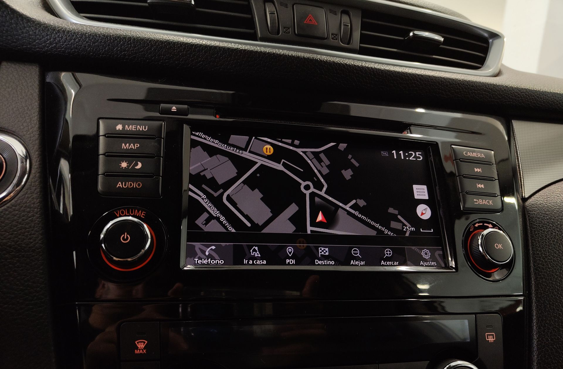 Nissan Qashqai DIG-T 140 Tekna 4x2 - foto 8