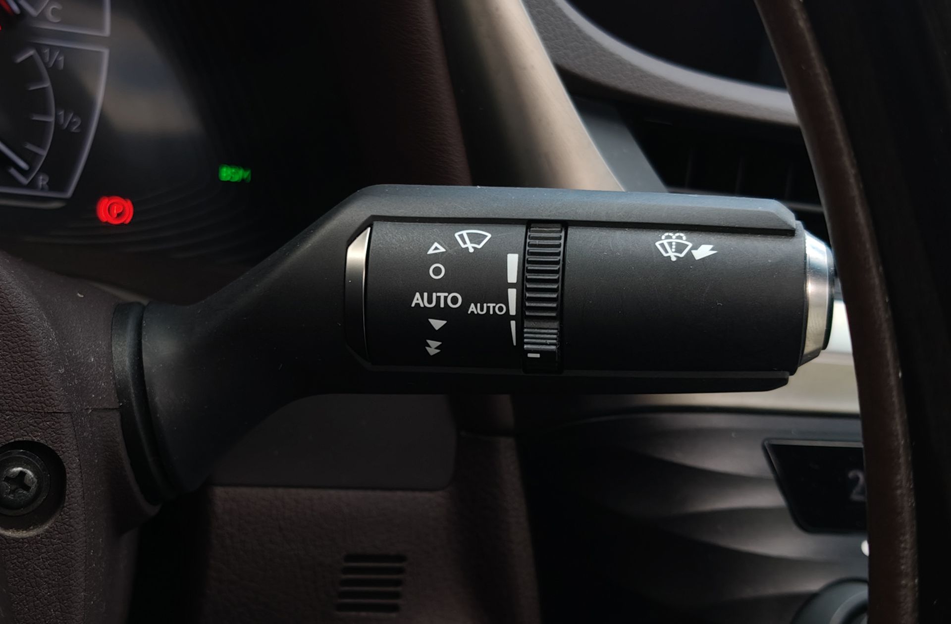 Lexus ES 300h Executive - foto 32