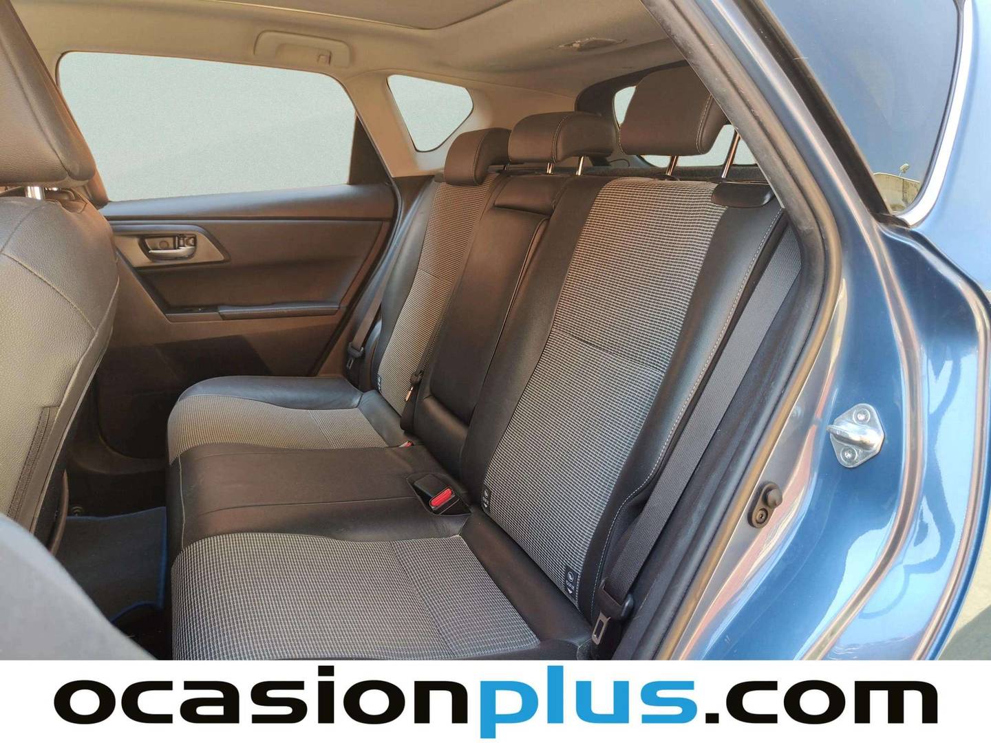 Foto asientos traseros Toyota Auris Toyota Auris 140H Hybrid Advance (136 CV)