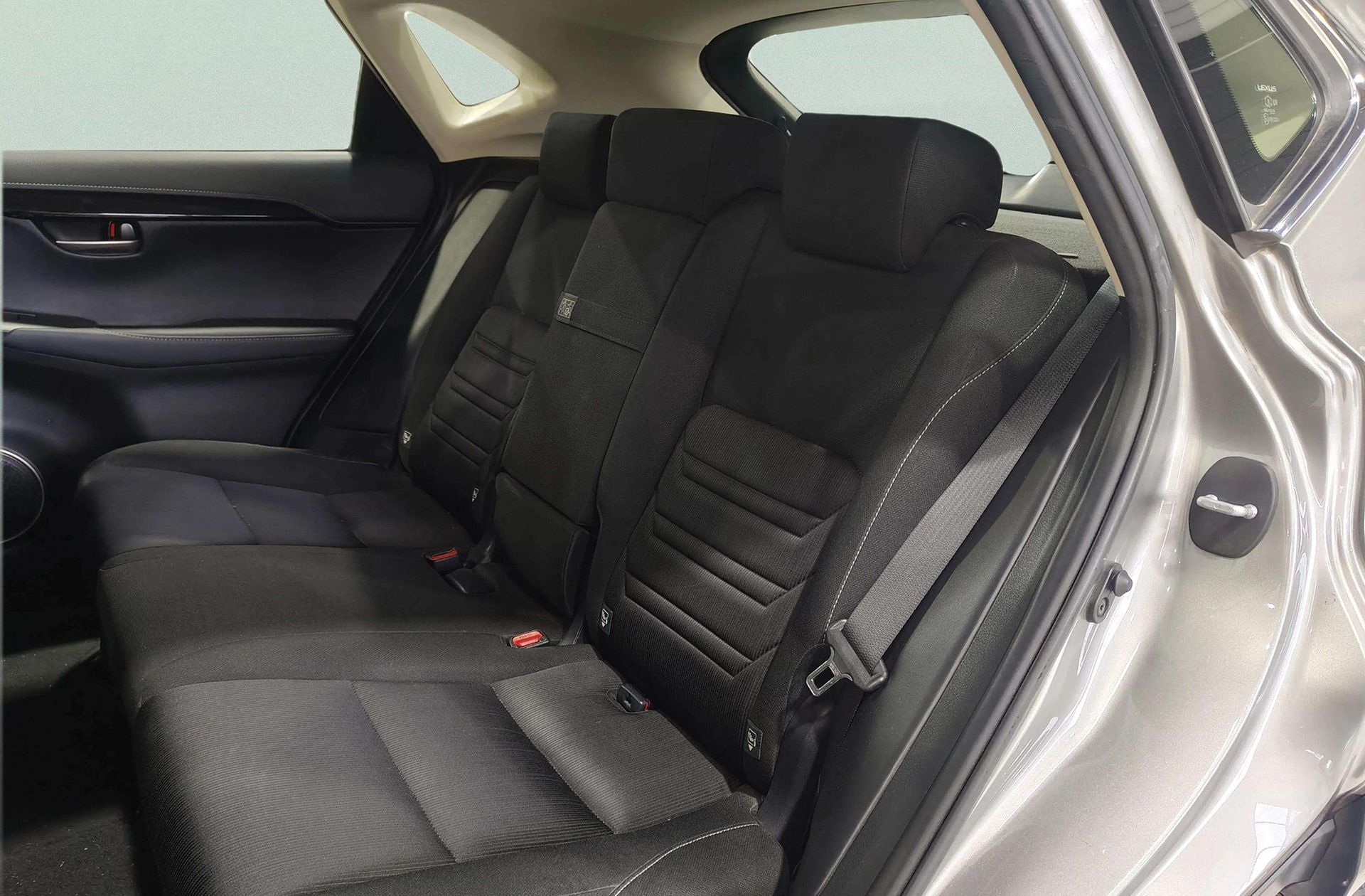 Lexus NX 300h Corporate 2WD - foto 10