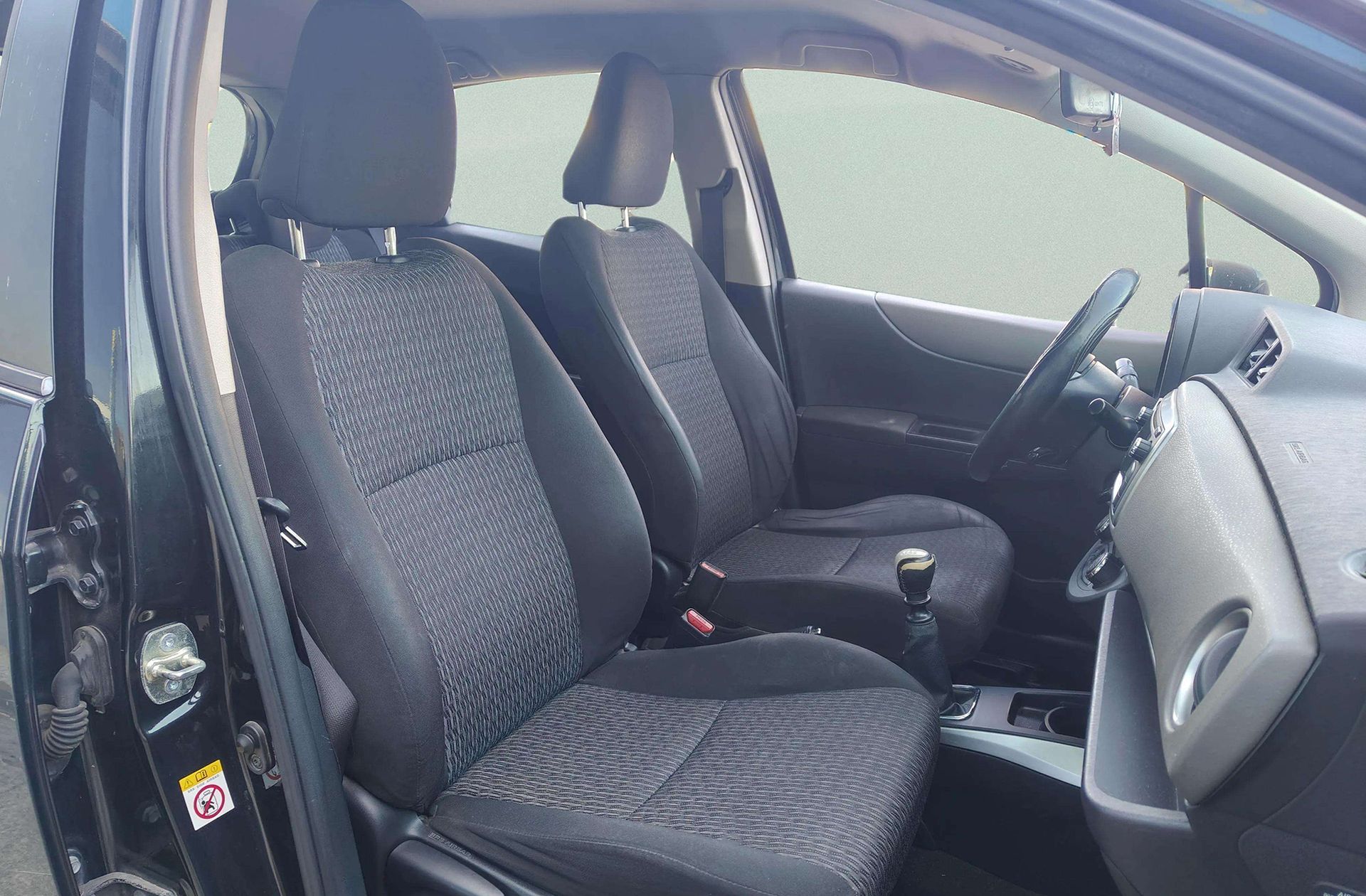 Toyota Yaris 90D Active - foto 14