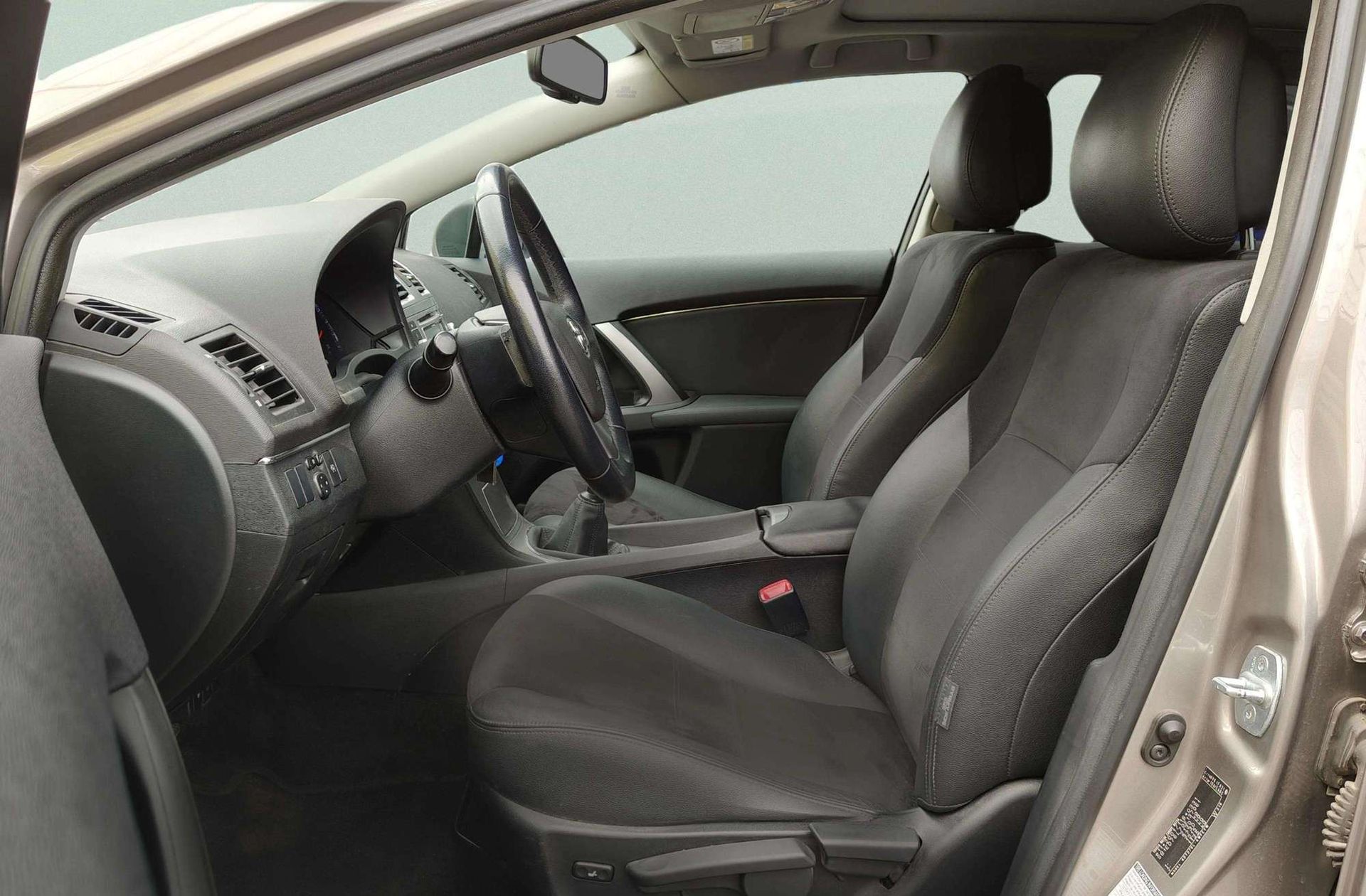 Toyota Avensis 120D Cross Sport Advance - foto 10