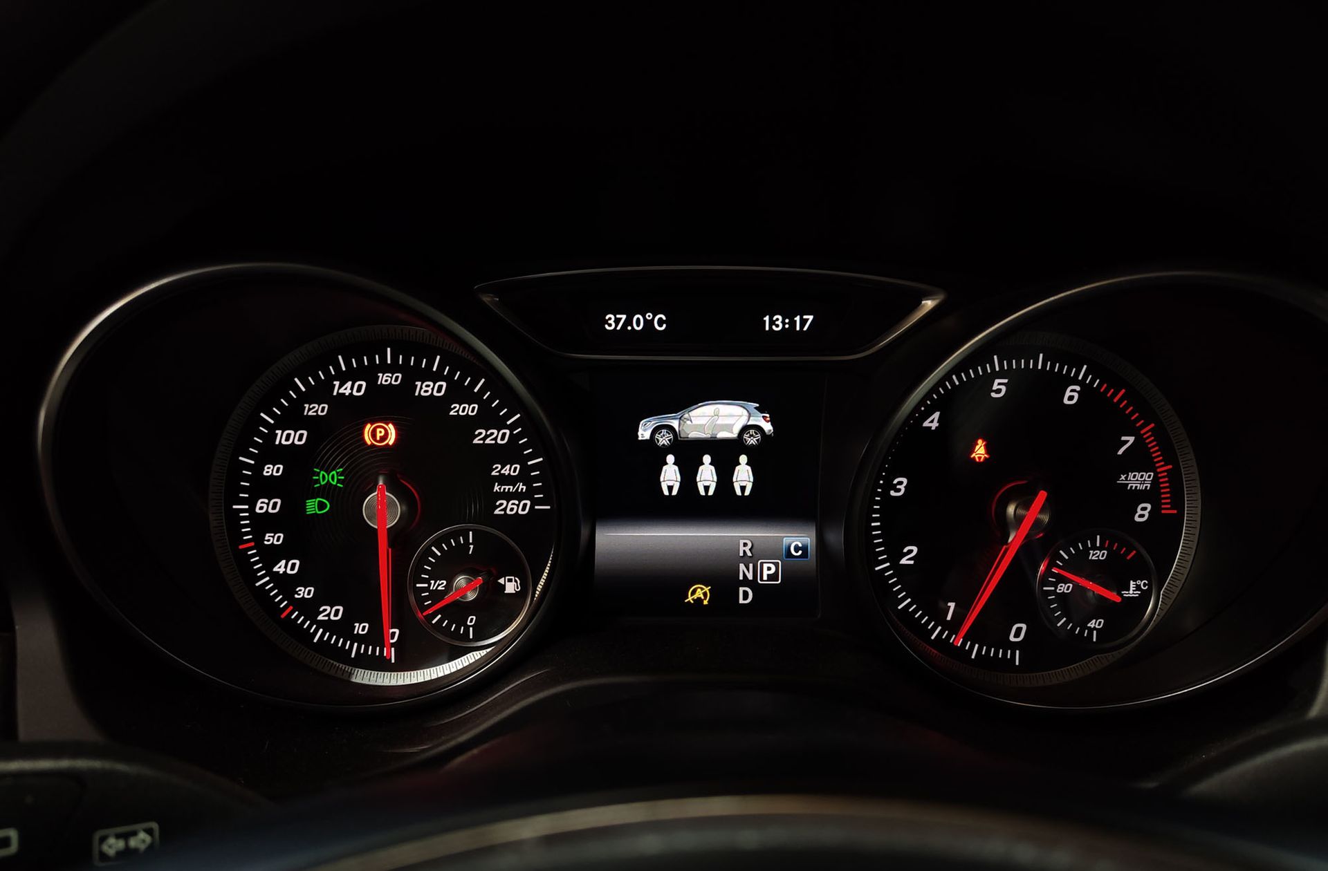 Mercedes-Benz GLA 200 - foto 24