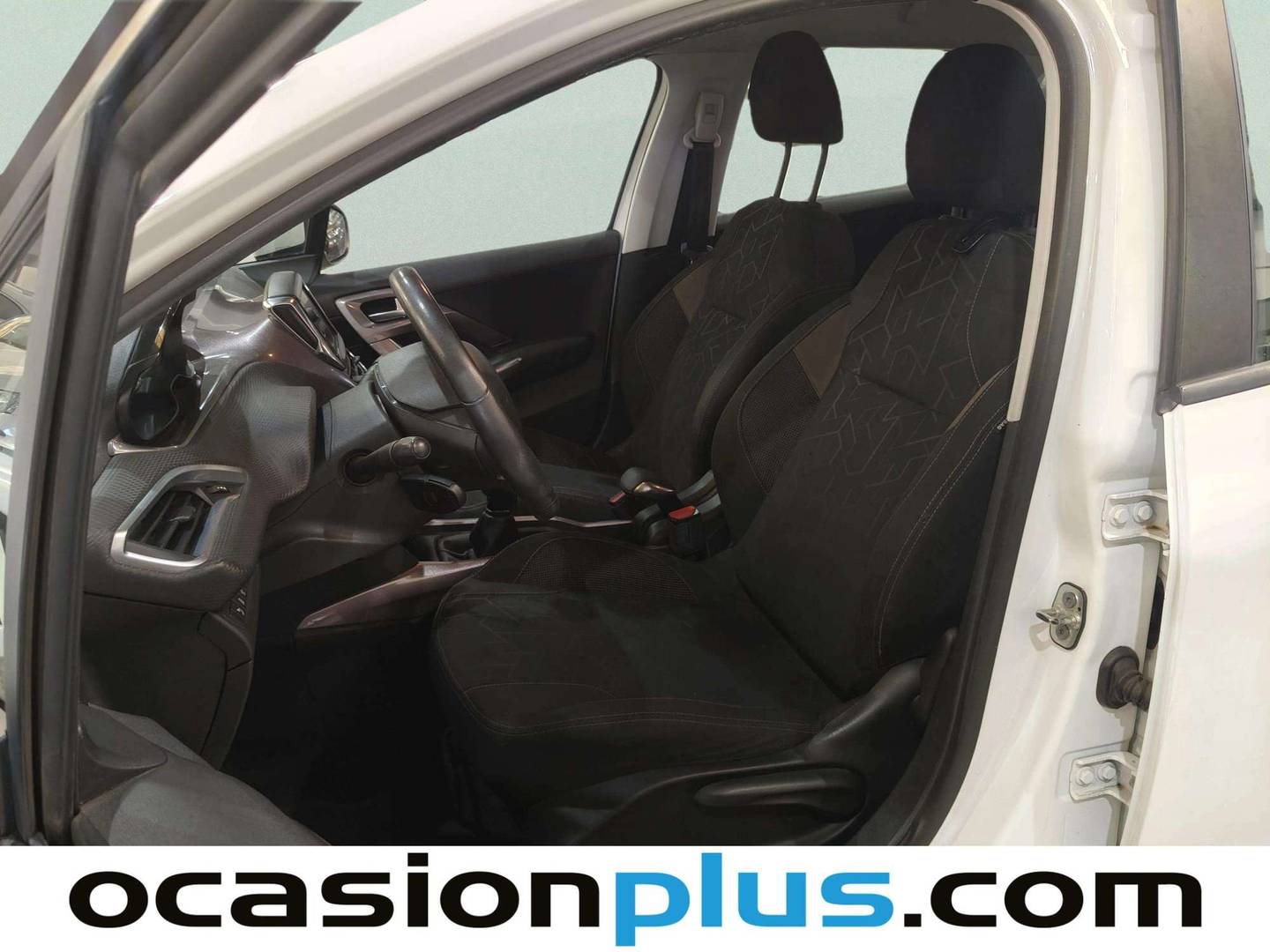 Foto asientos delanteros Peugeot 2008 Peugeot 2008 e-HDI 92 Active (92 CV)