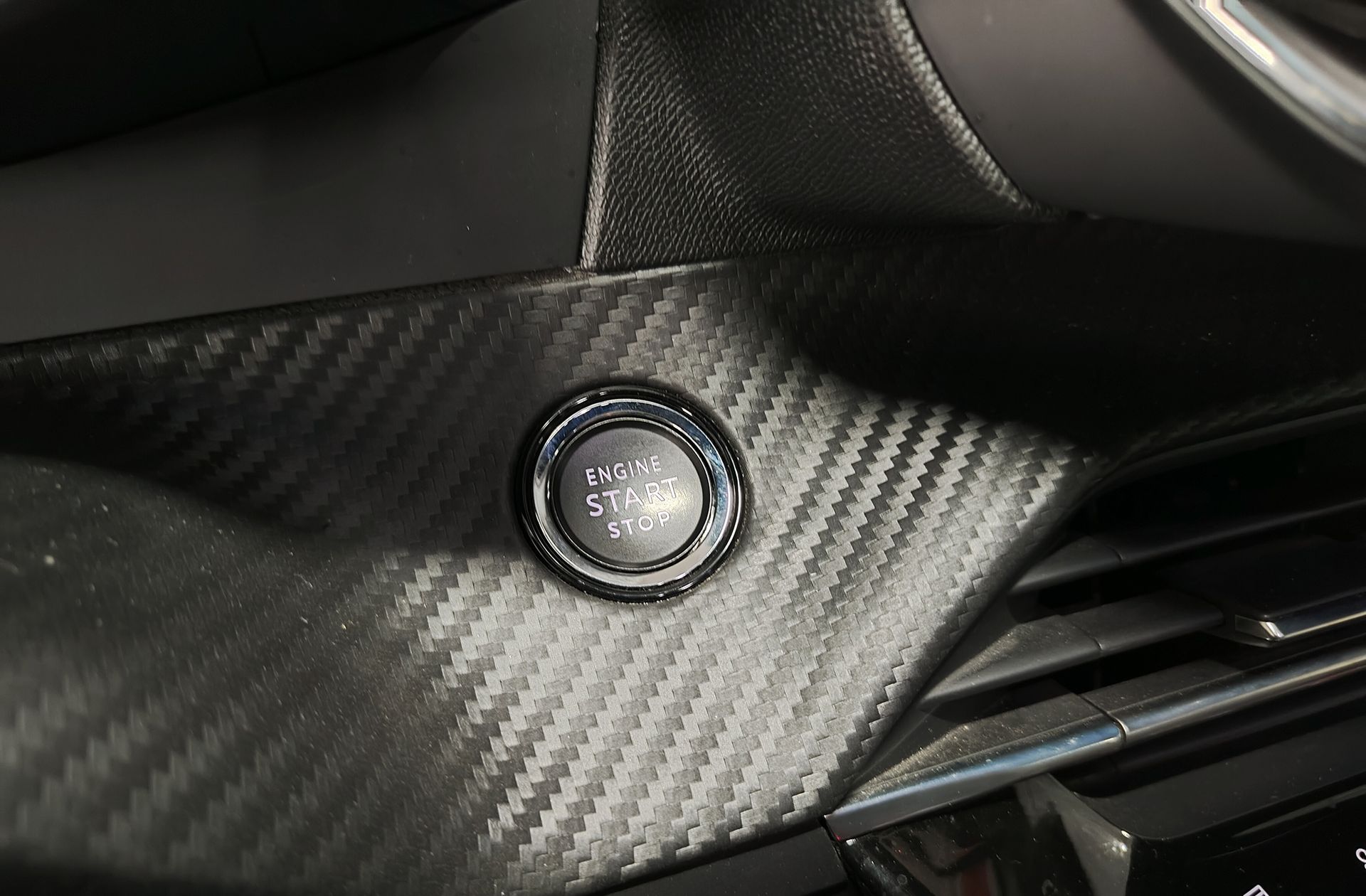Peugeot 208 PureTech 130 GT Line EAT8 - foto 35
