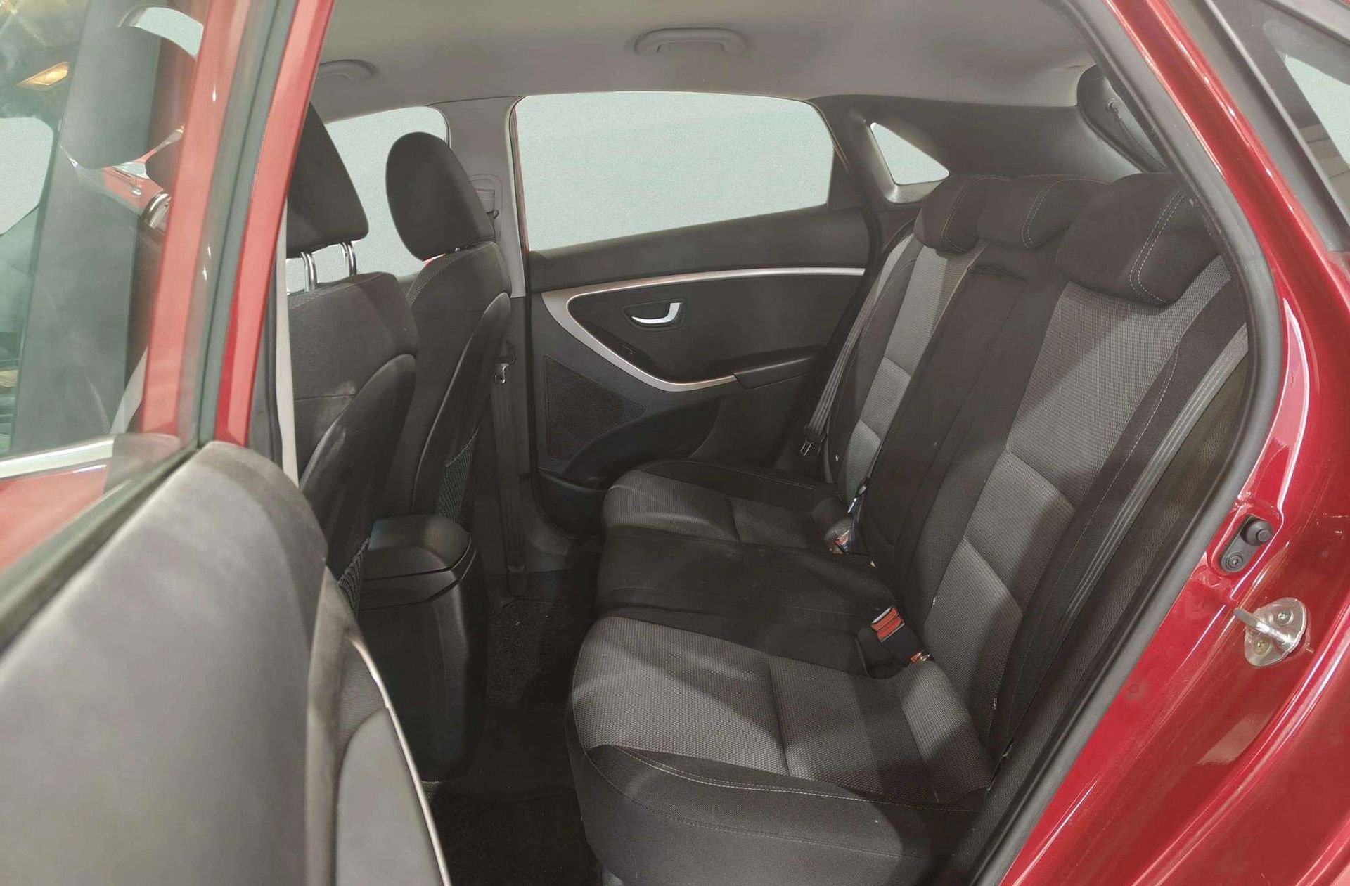 Hyundai i30 1.6 CRDi BlueDrive Tecno - foto 9