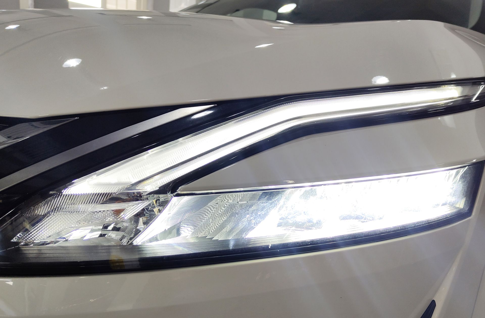 Nissan Qashqai DIG-T 140 mHEV N-Connecta 4x2 - foto 14