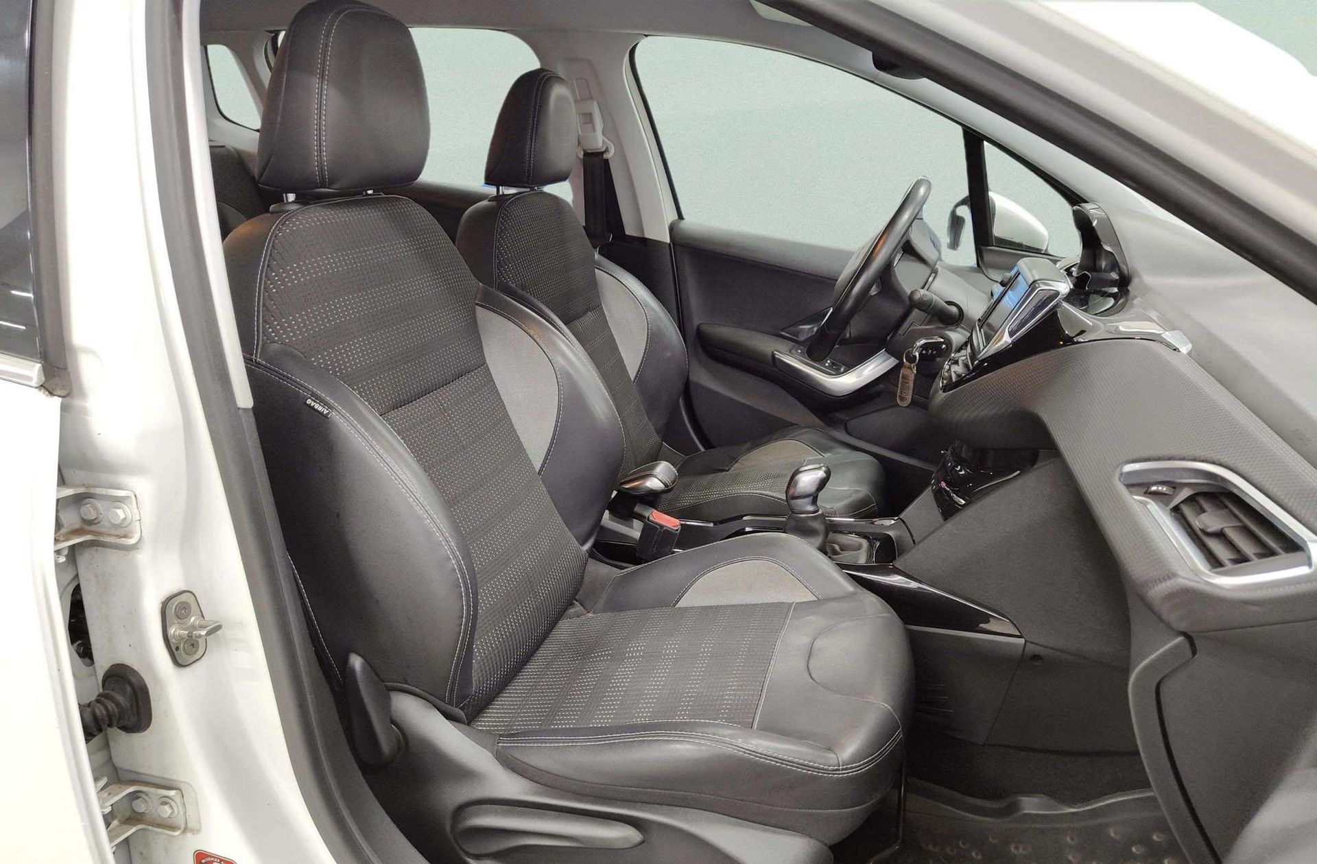 Peugeot 2008 PureTech 110 Allure - foto 19